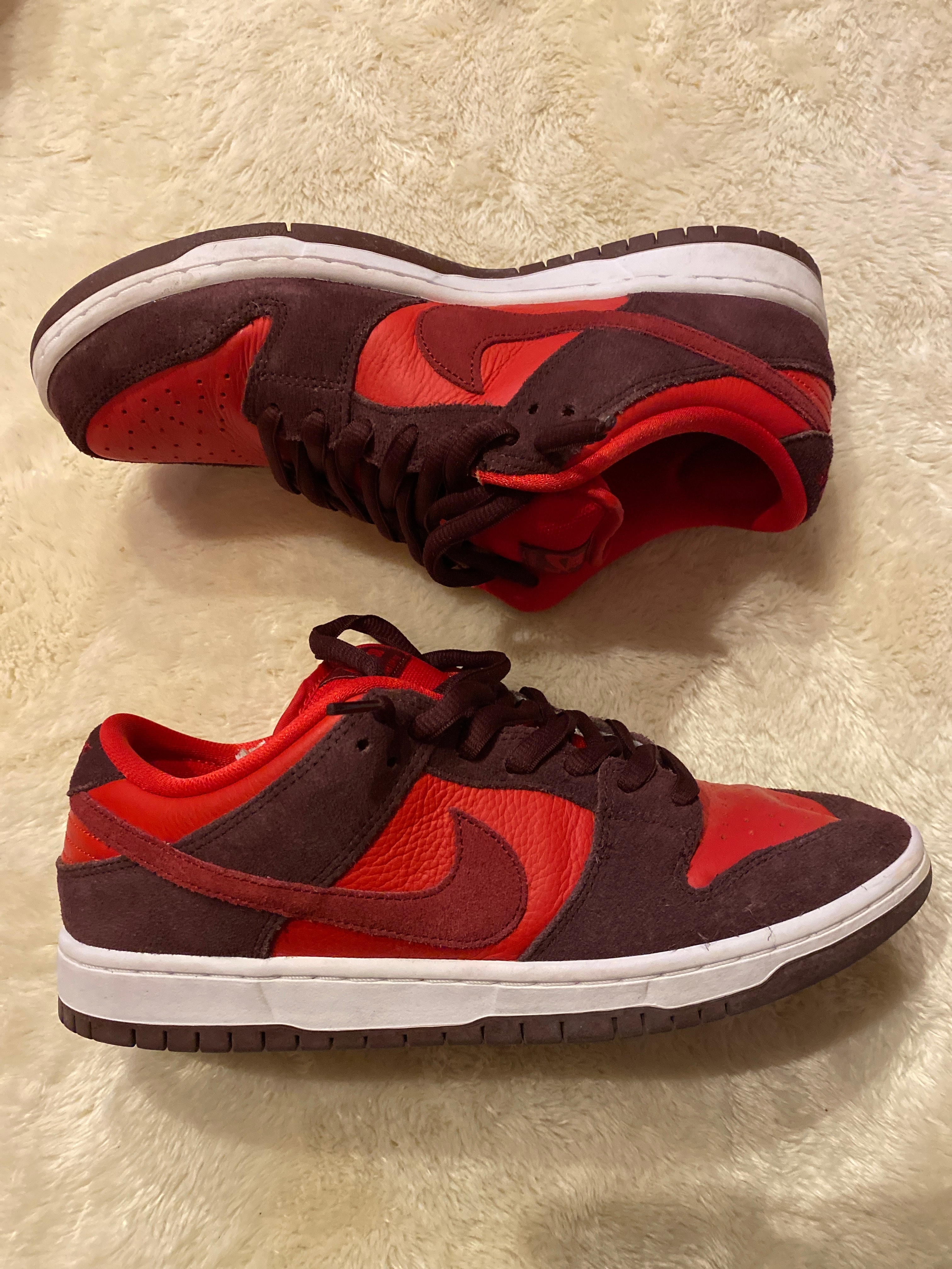 Nike SB Dunk Low "Cherry"