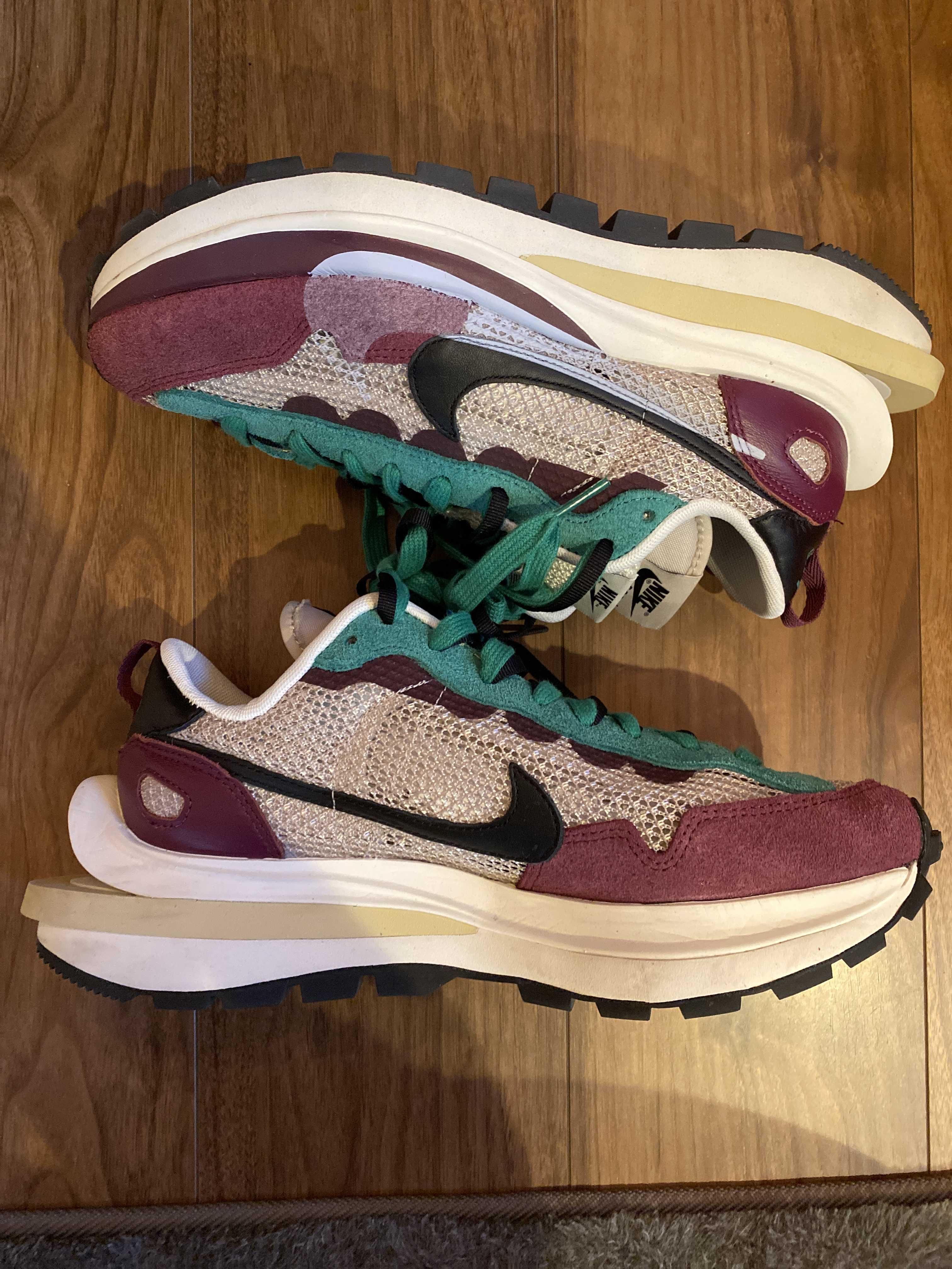 sacai × Nike Vapor Waffle "String/Red/Green"