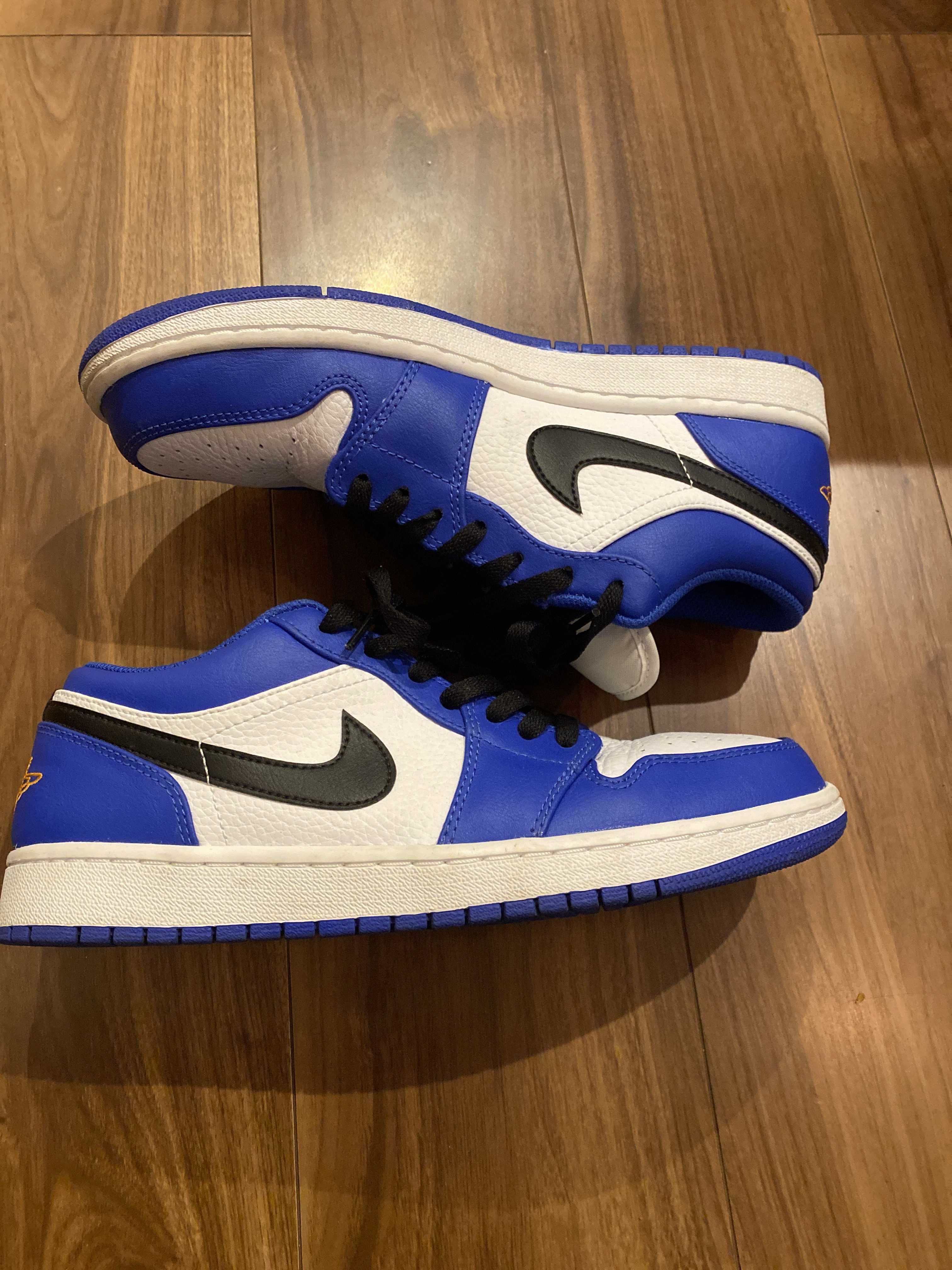 NIKE AIR JORDAN 1 LOW "WHITE/BLUE/ORANGE"