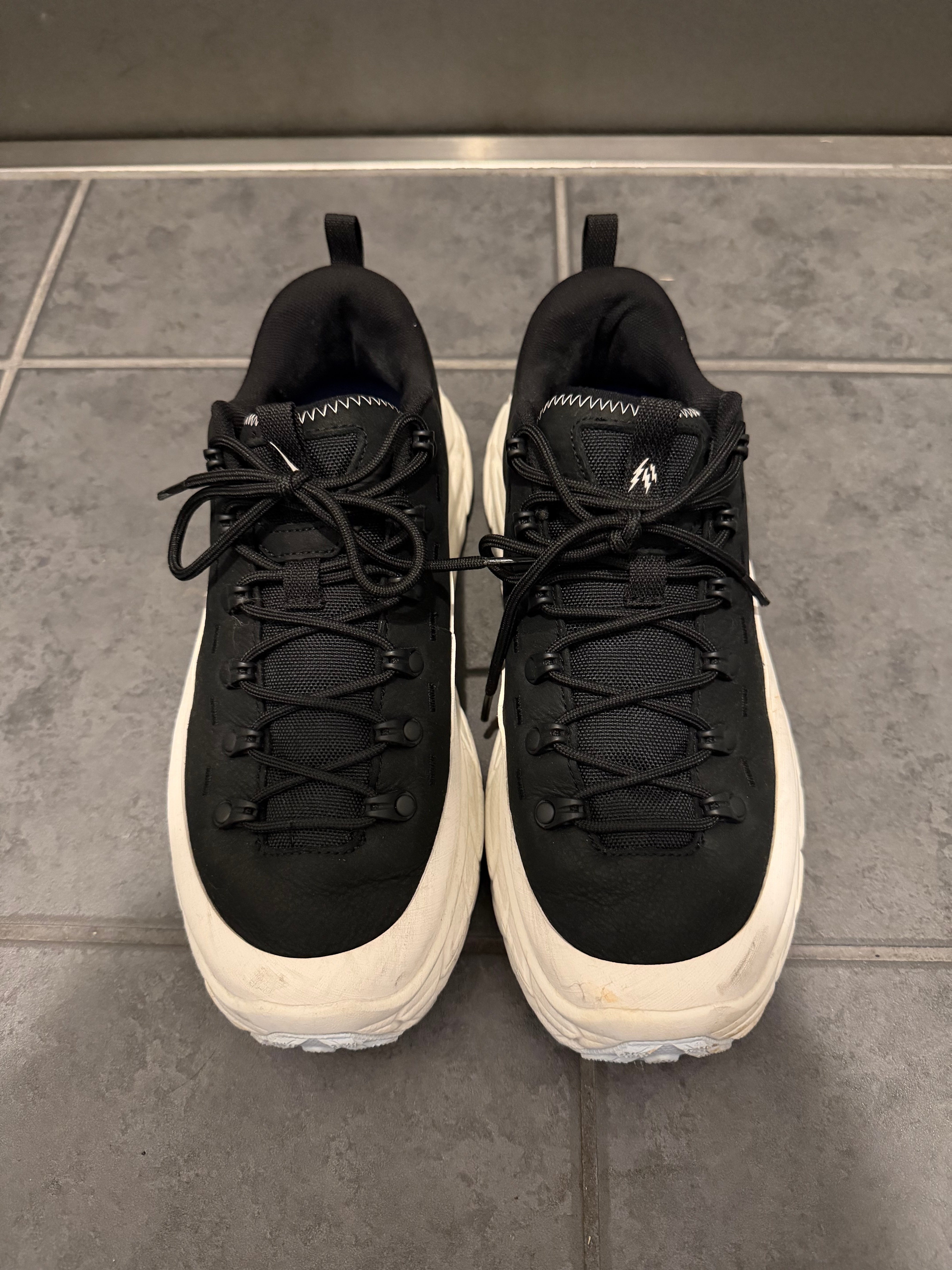 ヒドゥンキャラクターズ × ホカ トーサミット2 "ブラック/ホワイト"