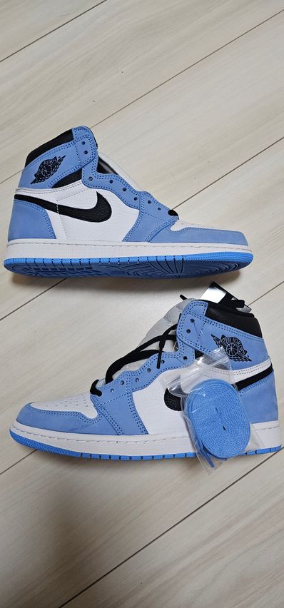 Nike Air Jordan 1 High OG "University Blue"