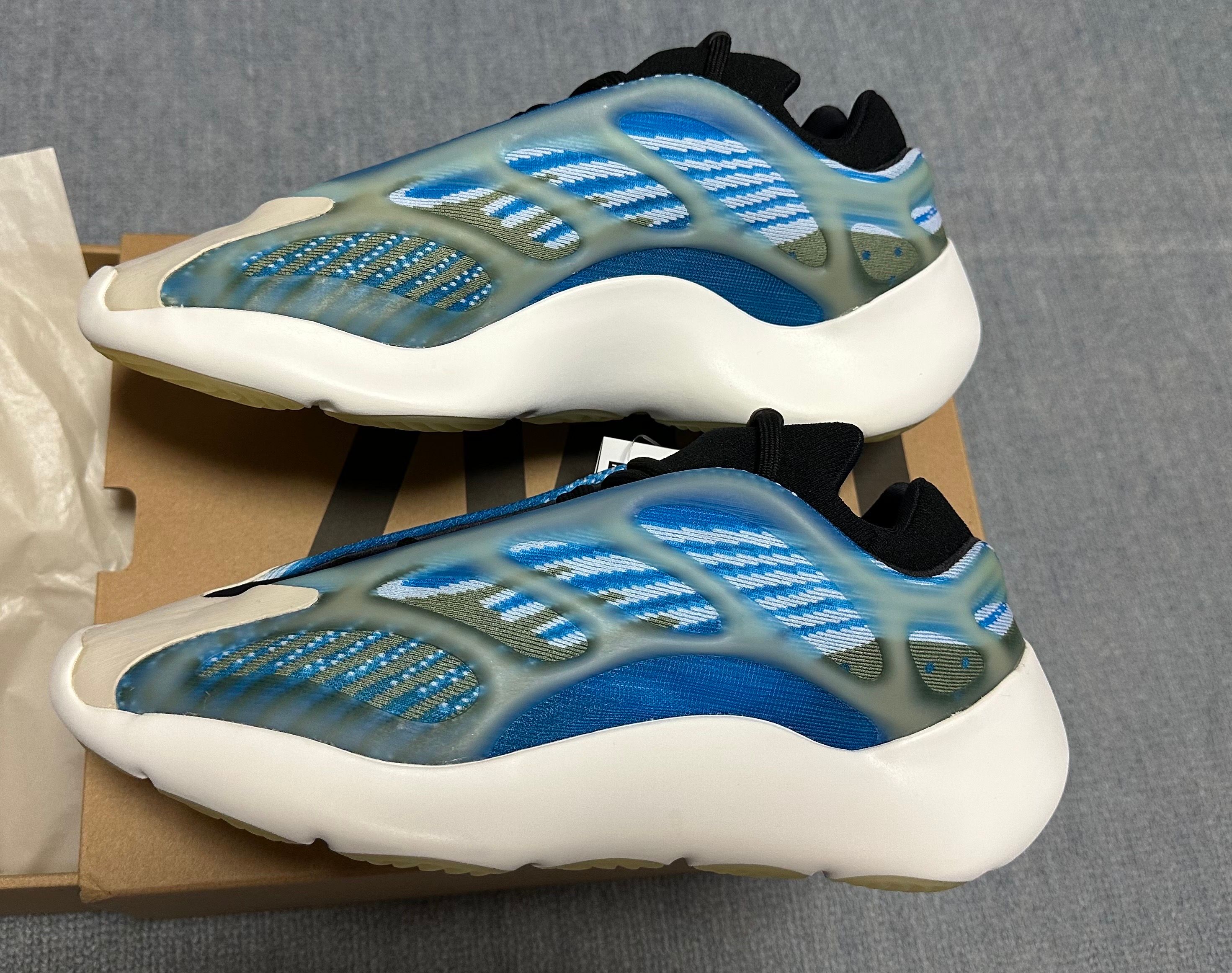 adidas YEEZY 700 V3 "Arzareth"