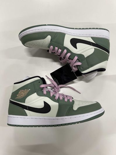 NIKE Women's AIR JORDAN 1 MID SE "DUTCH GREEN"