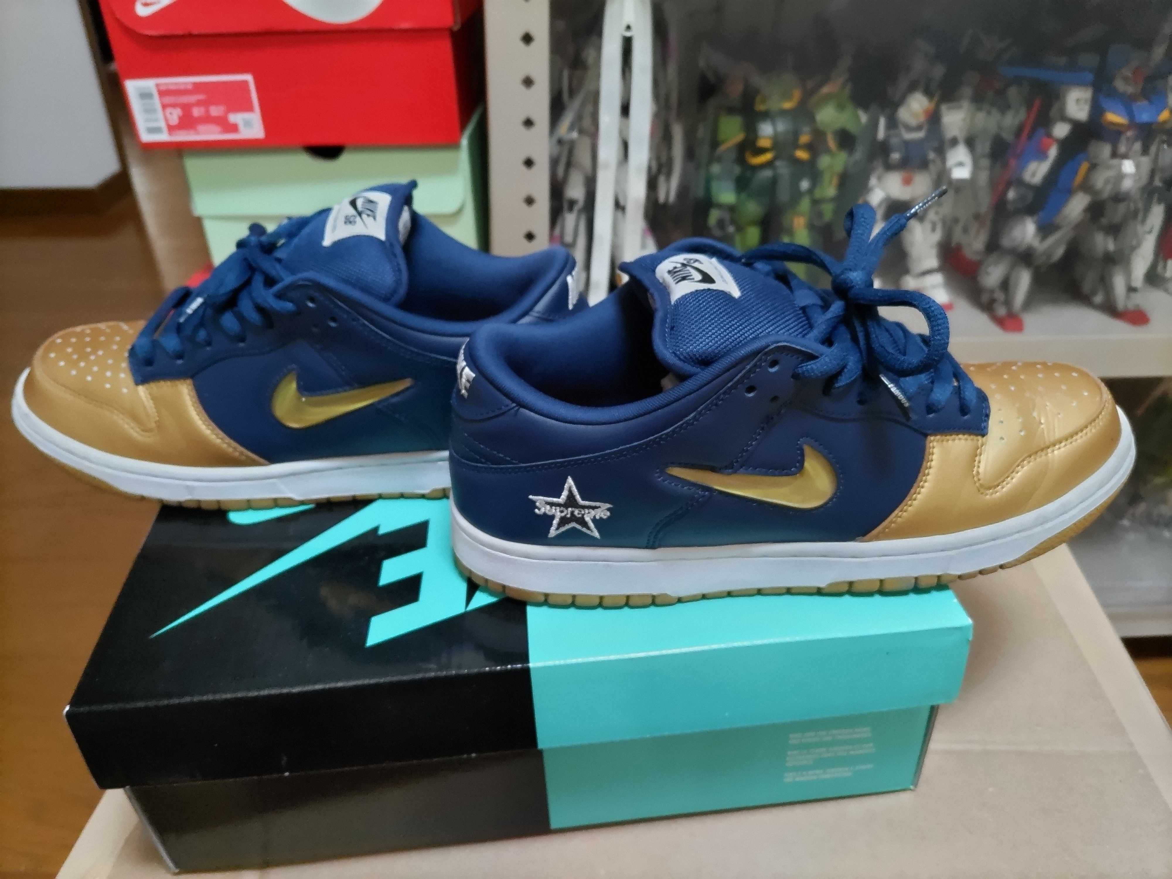 Supreme × Nike SB Dunk Low OG QS "Metallic Gold/Navy"