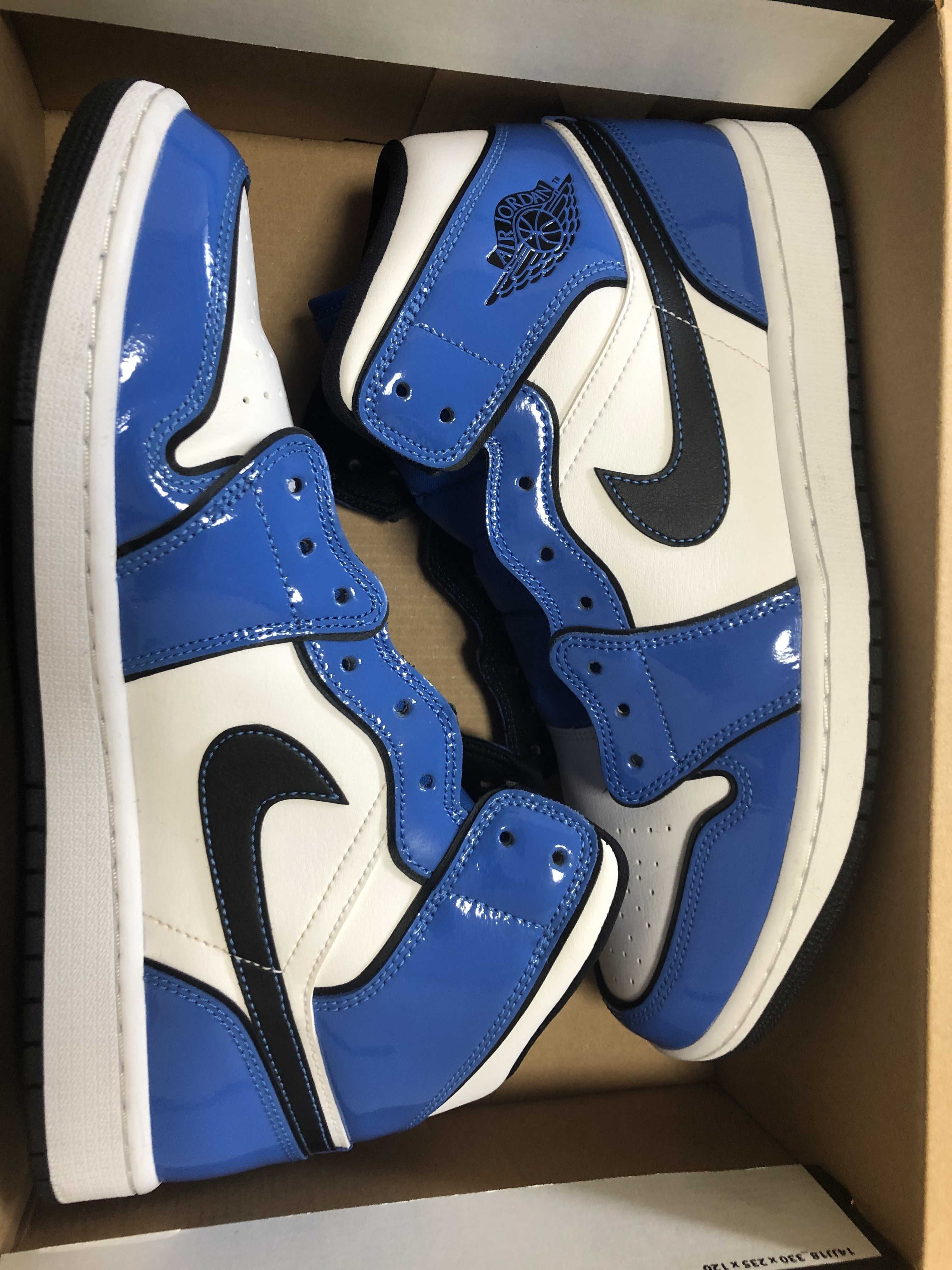 Nike Air Jordan 1 Mid SE "Signal Blue"