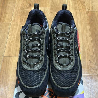 UNDEFEATED × Nike Air Zoom Spiridon "Cargo Khaki"