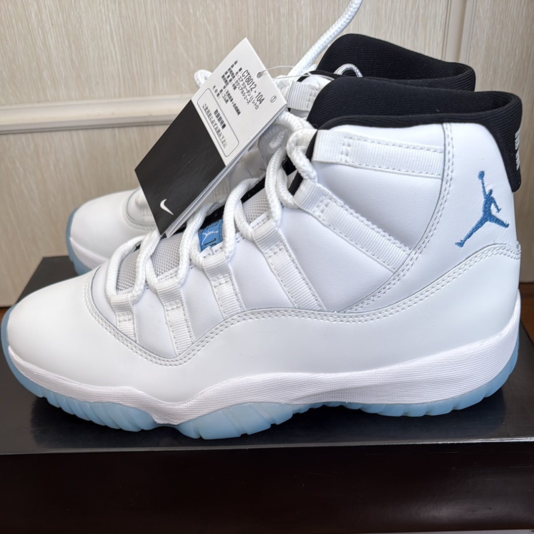 ナイキ エアジョーダン11 レトロ "ホワイト/レジェンドブルー"