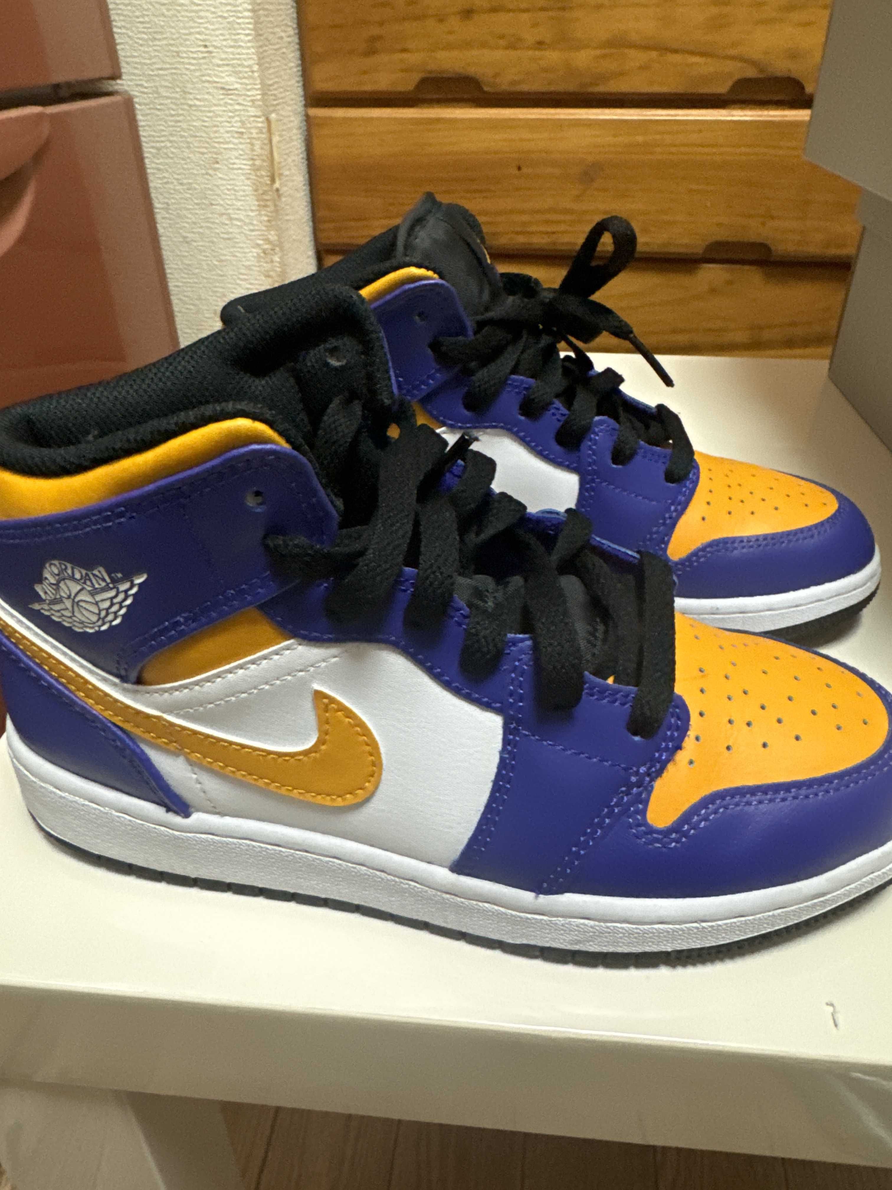 Nike Air Jordan 1 Mid "Lakers"