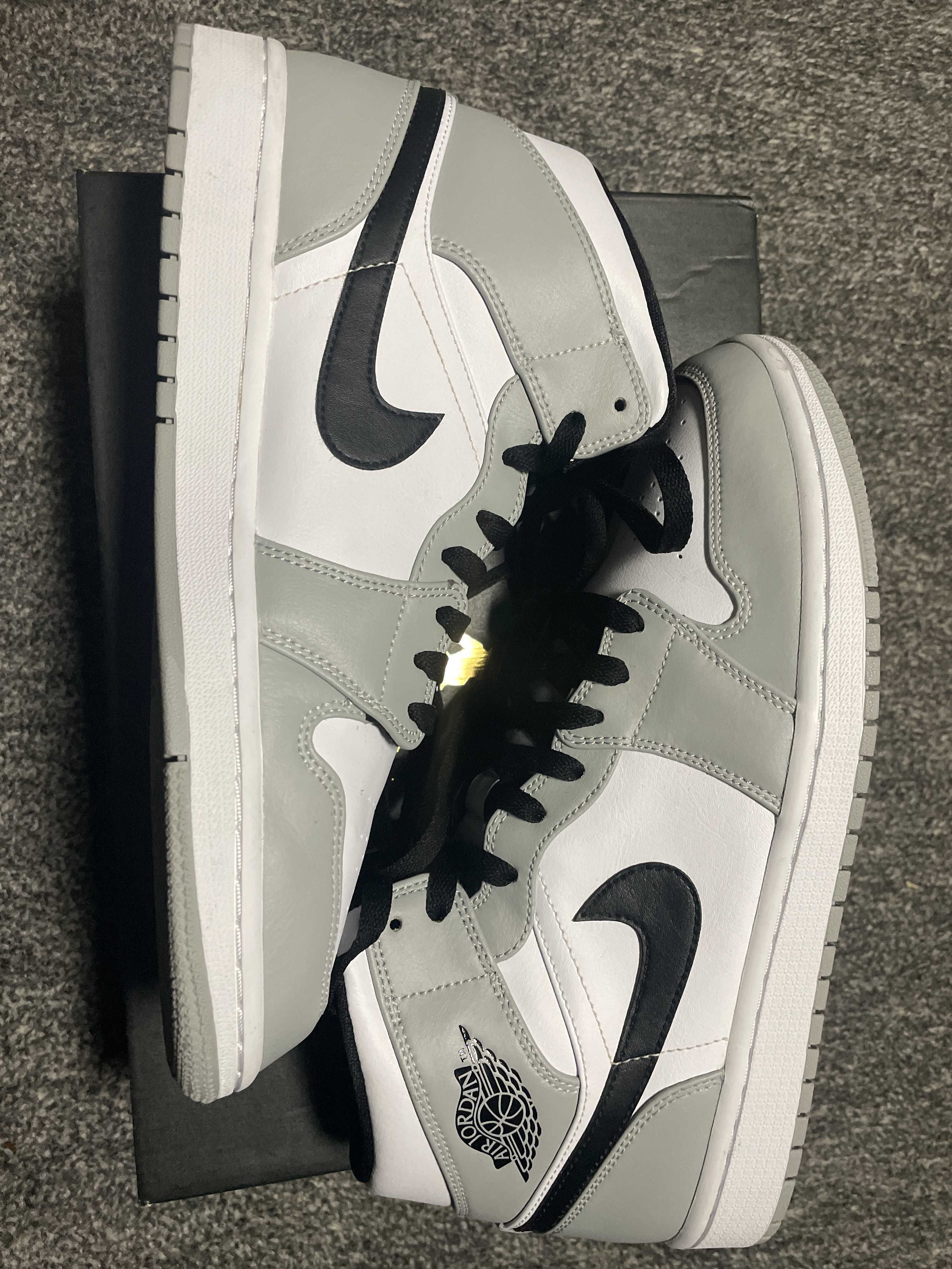 Nike Air Jordan 1 Mid "Light Smoke Grey/White/Black"