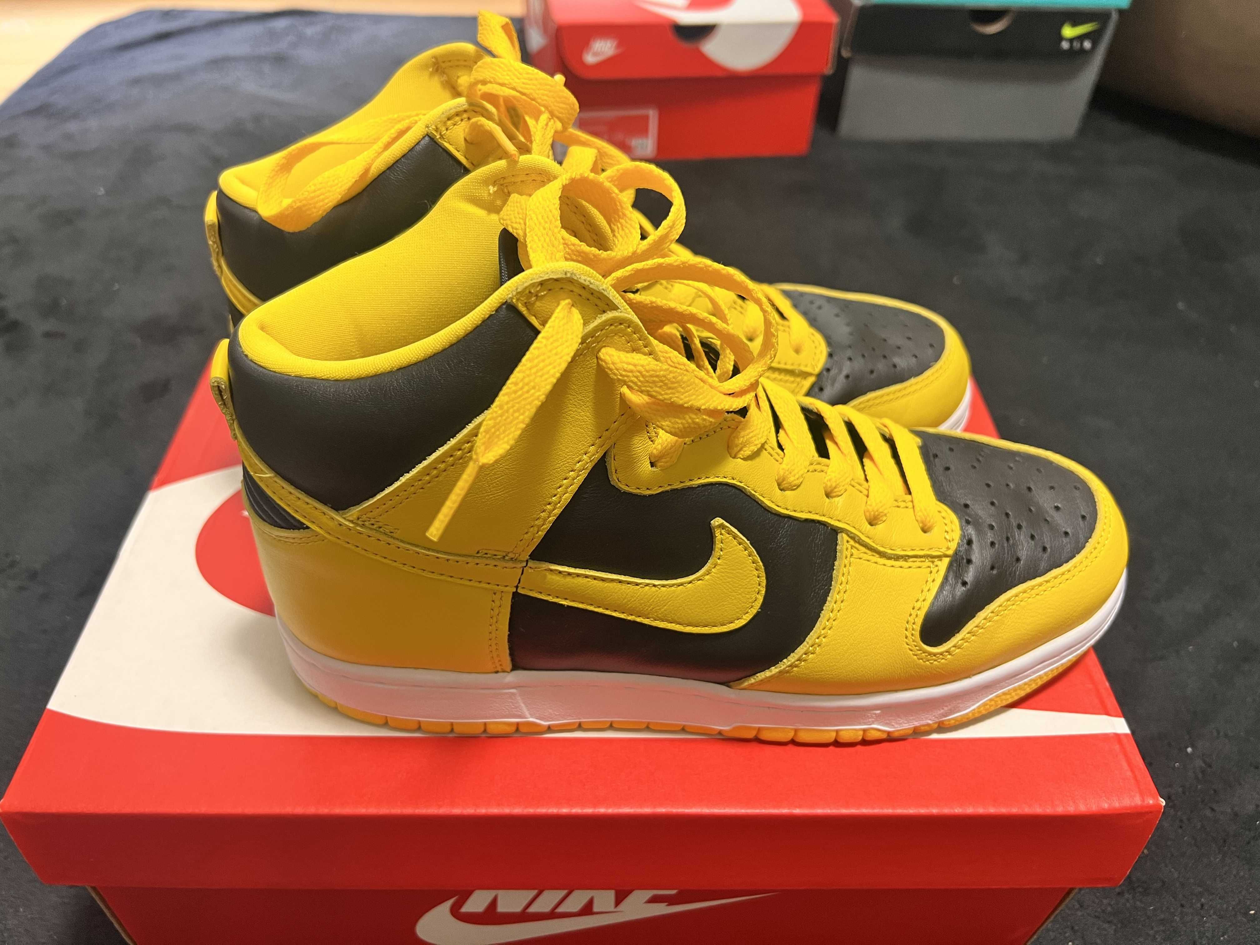 Nike Dunk High "Black/Varsity Maize"
