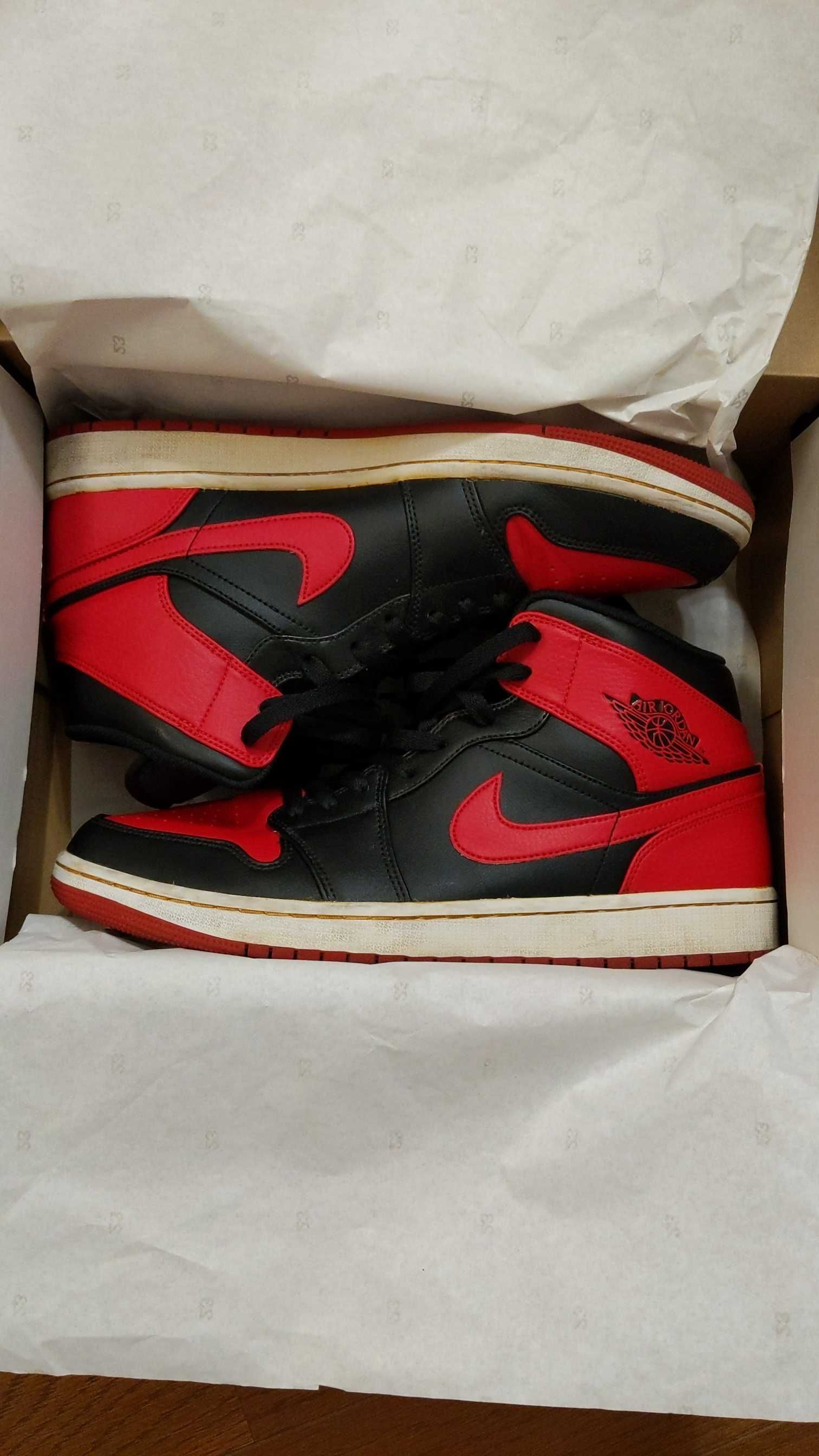Nike Air Jordan 1 Mid "Bred"