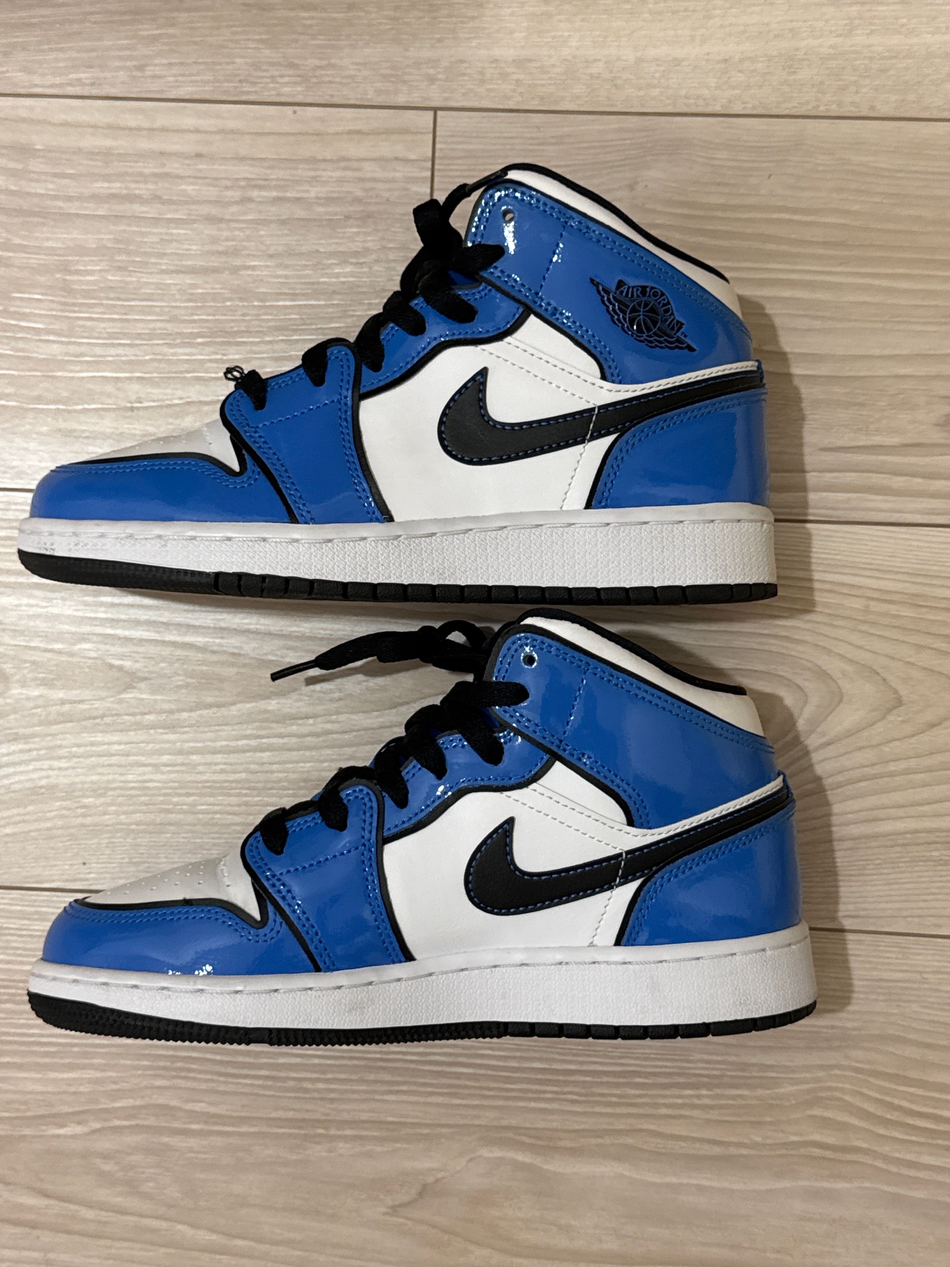 Nike GS Air Jordan 1 Mid SE "Signal Blue" 