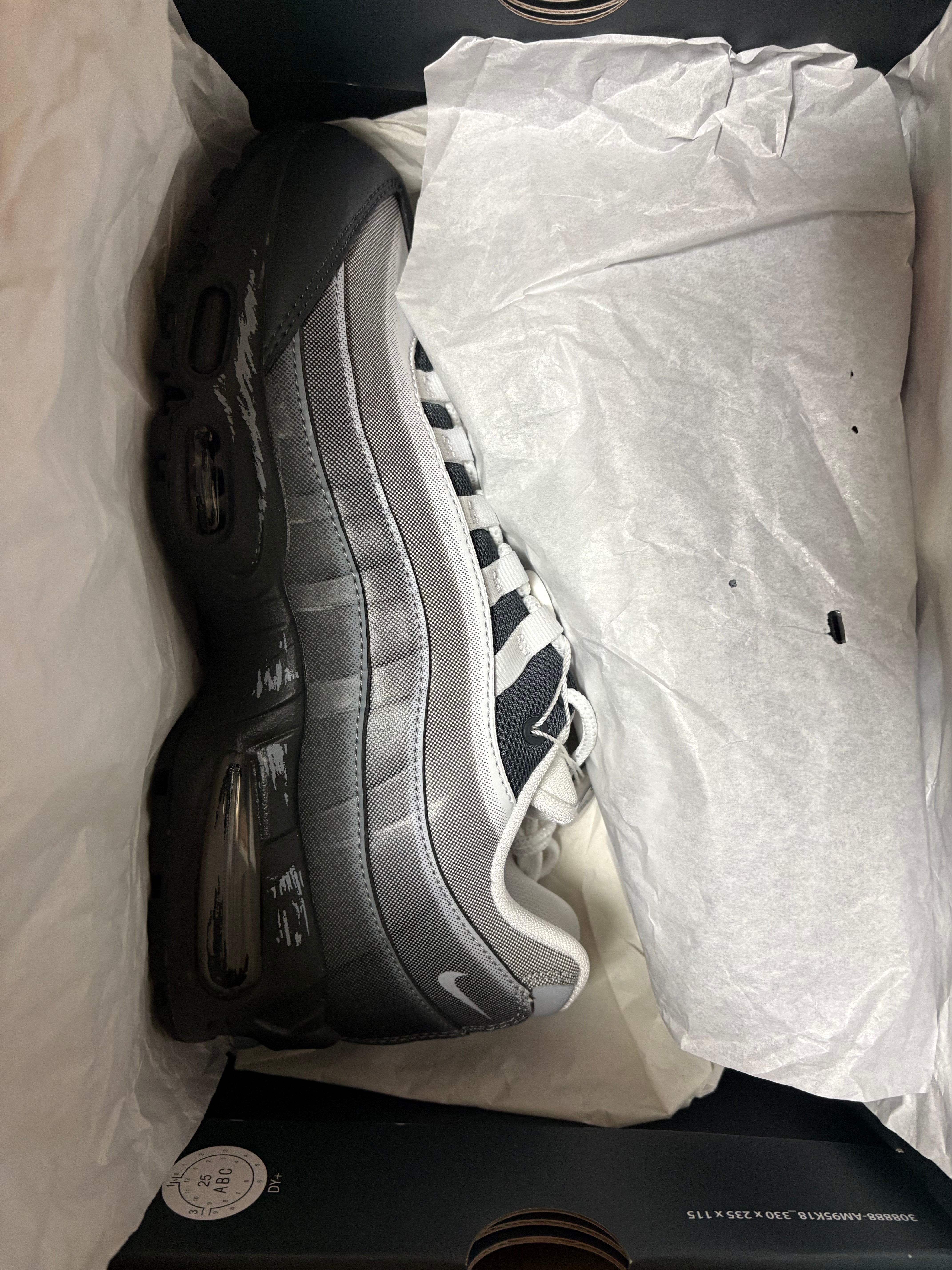 遊戯王 × ナイキ エアマックス95 "エアマッスル/城之内" (日本限定)