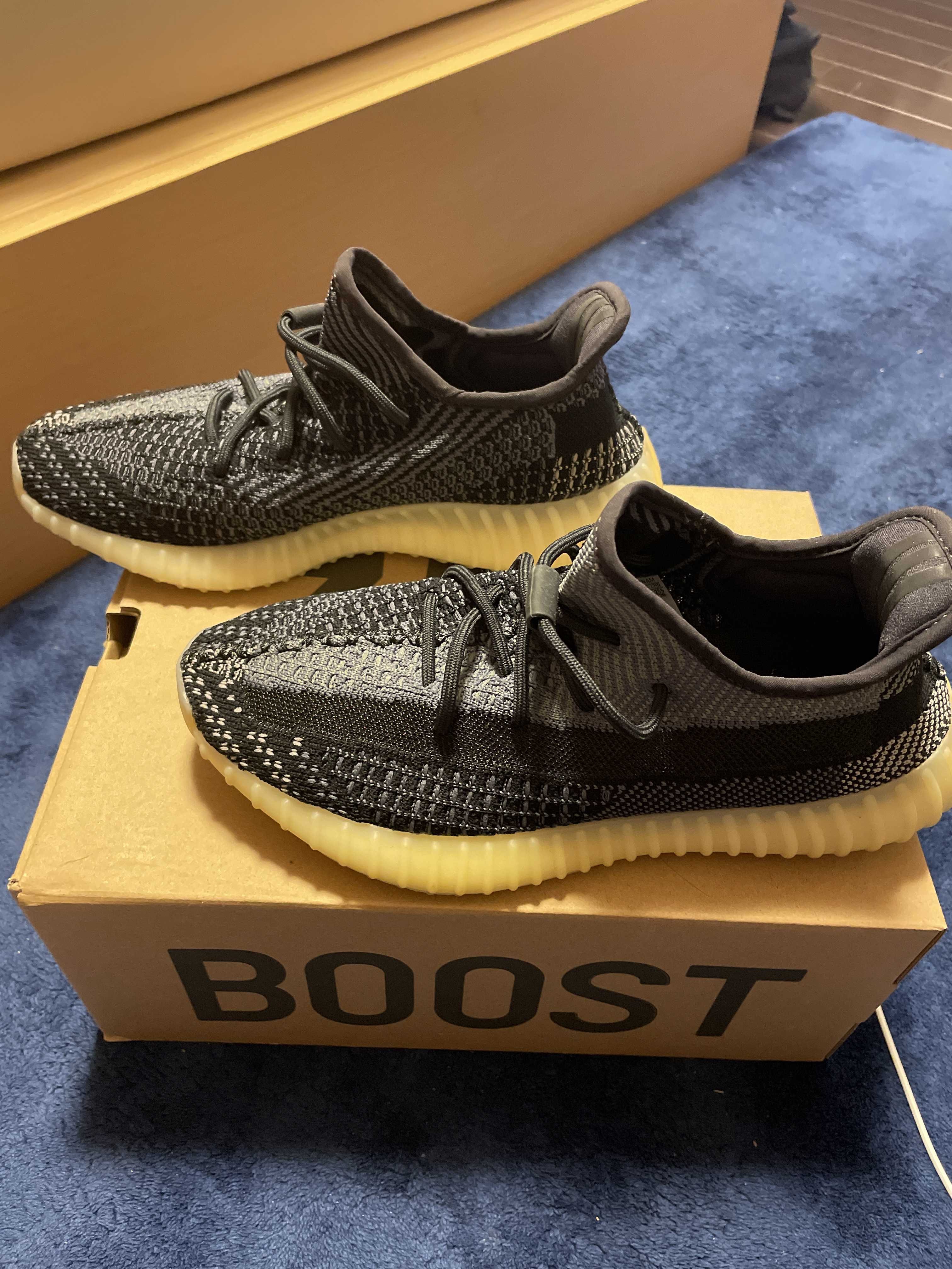 adidas YEEZY Boost 350V2 "Carbon"