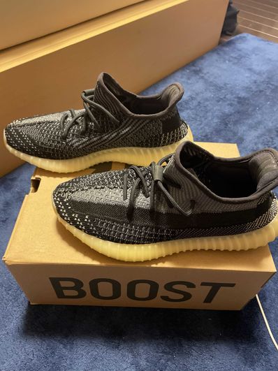adidas YEEZY Boost 350V2 "Carbon"
