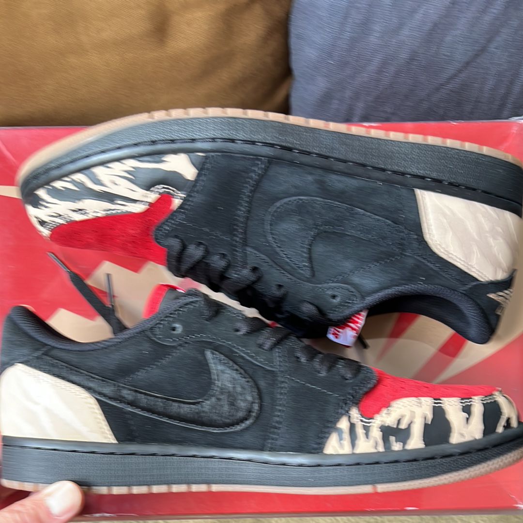 Sole Fly × Nike Air Jordan 1 Low "Black and Sport Red"