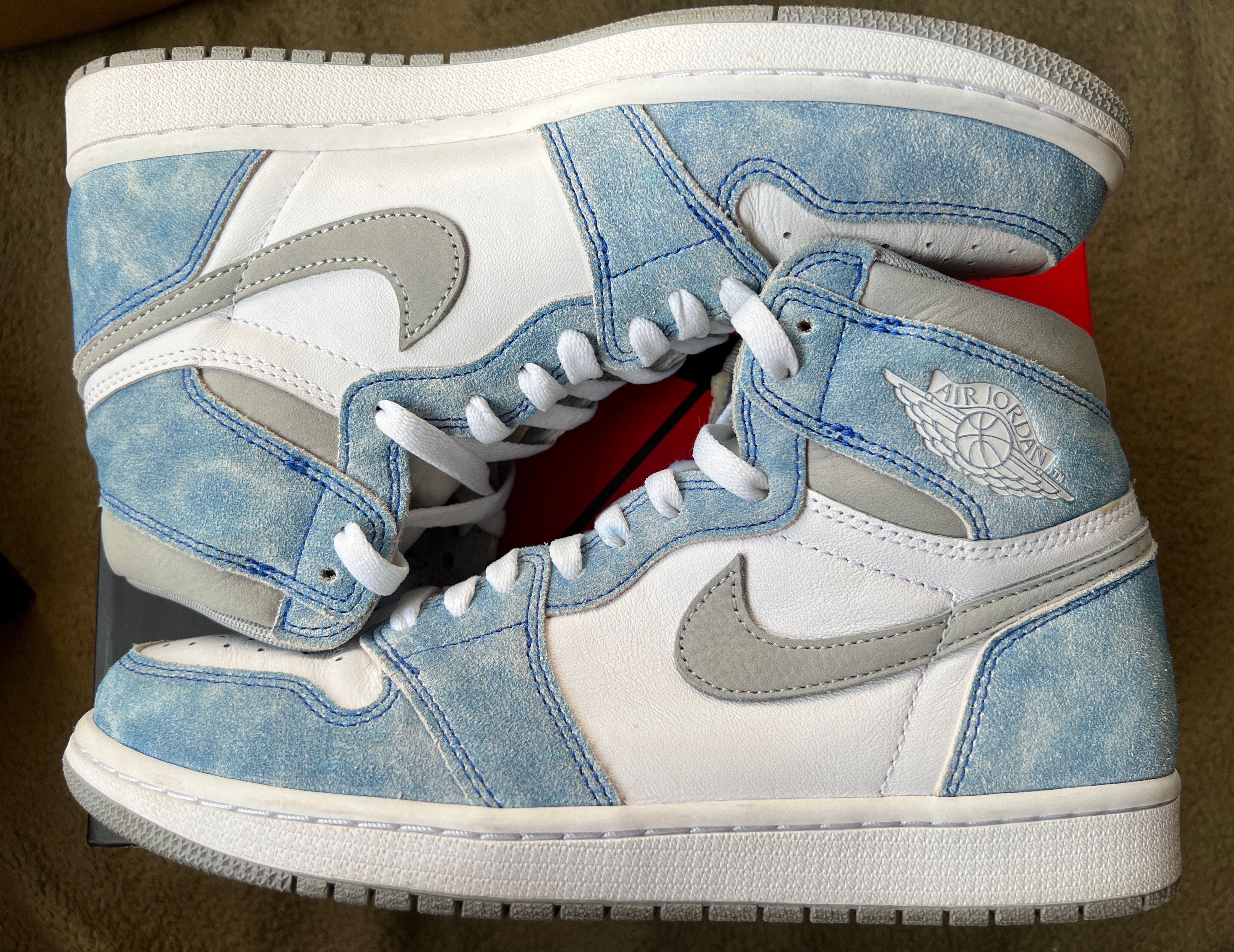 Nike Air Jordan 1 High OG "Hyper Royal"