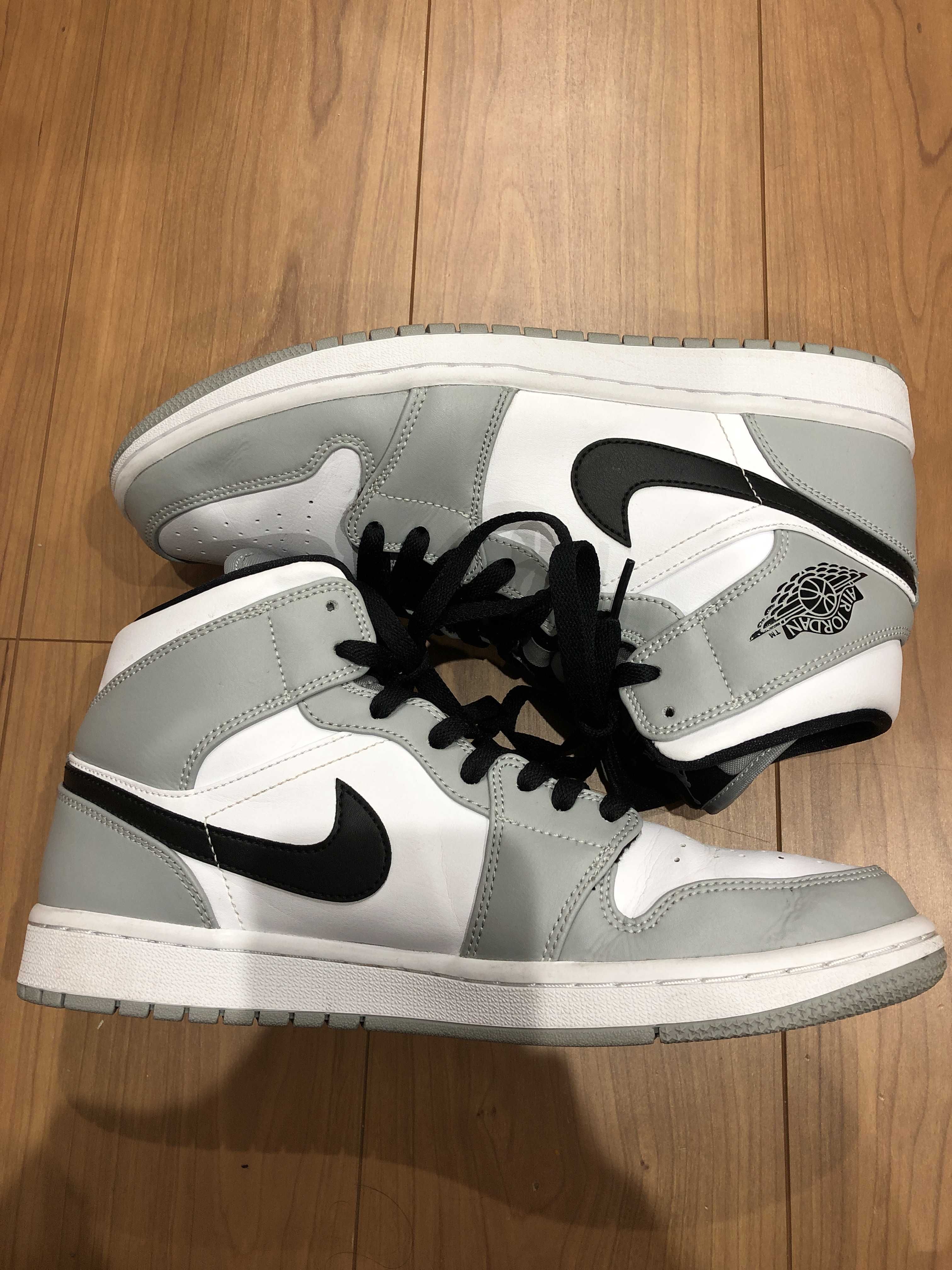 Nike Air Jordan 1 Mid "Light Smoke Grey/White/Black"
