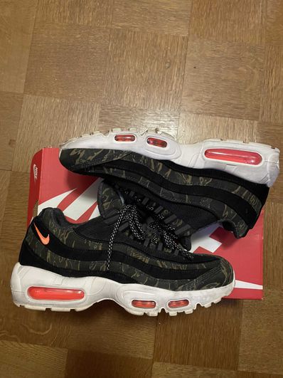 Carharte WIP × Nike Air Max 95 "Black/Sail/Total Orange"
