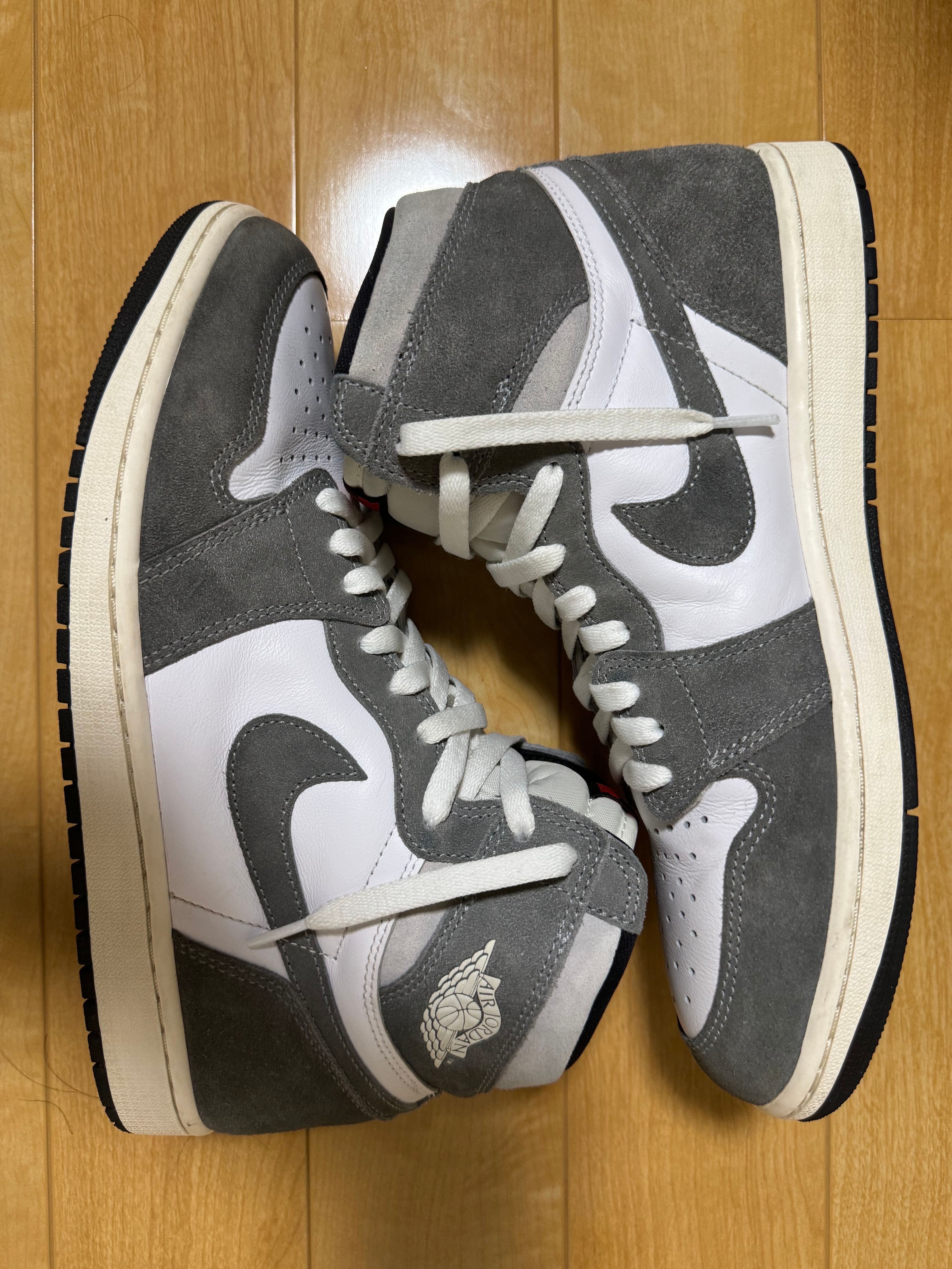 Nike Air Jordan 1 Retro High OG "Black and Smoke Grey"