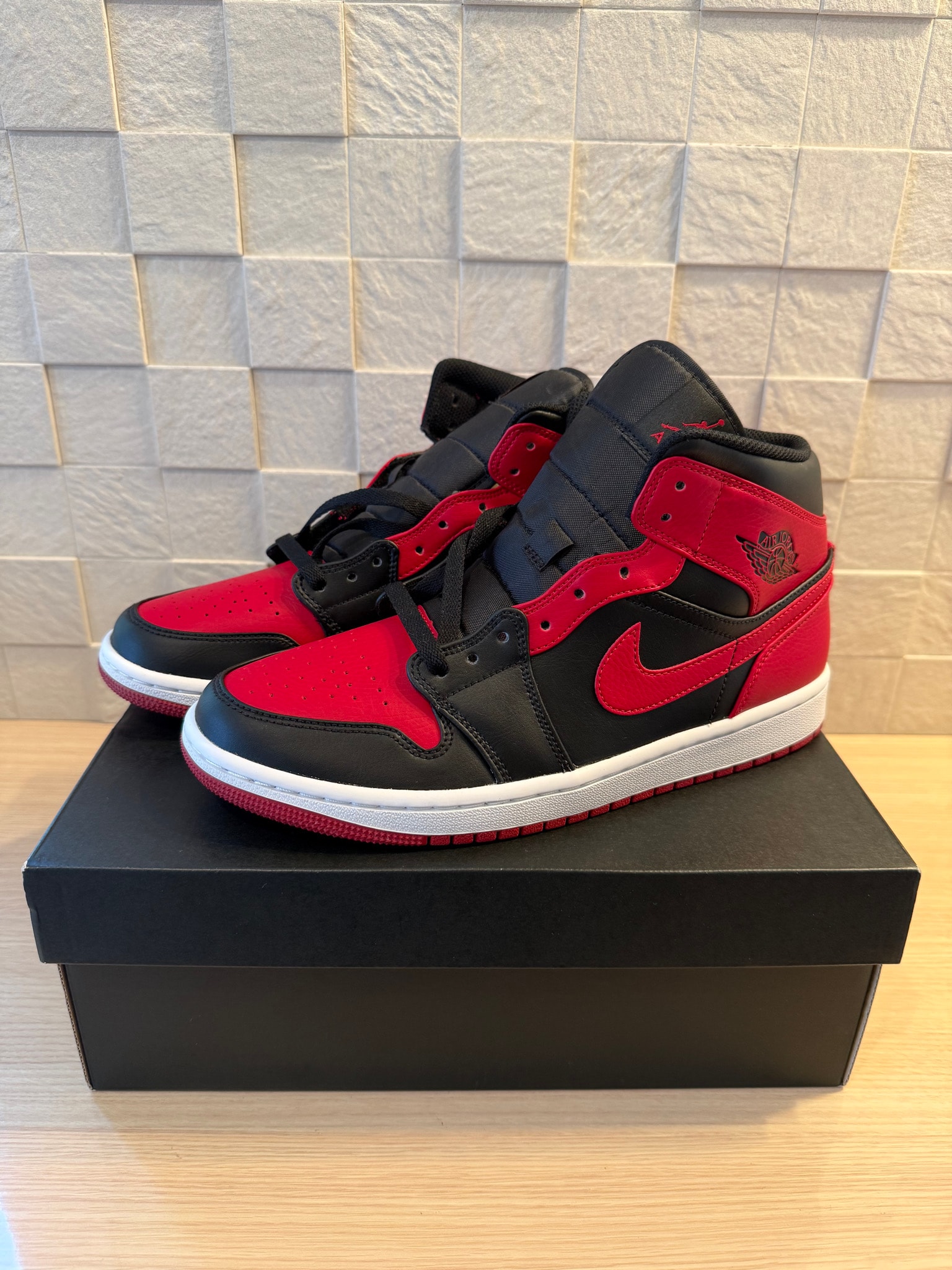 Nike Air Jordan 1 Mid "Bred"