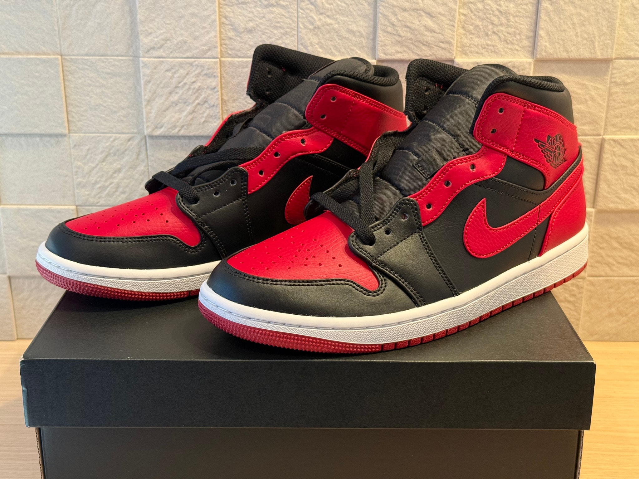 Nike Air Jordan 1 Mid "Bred"