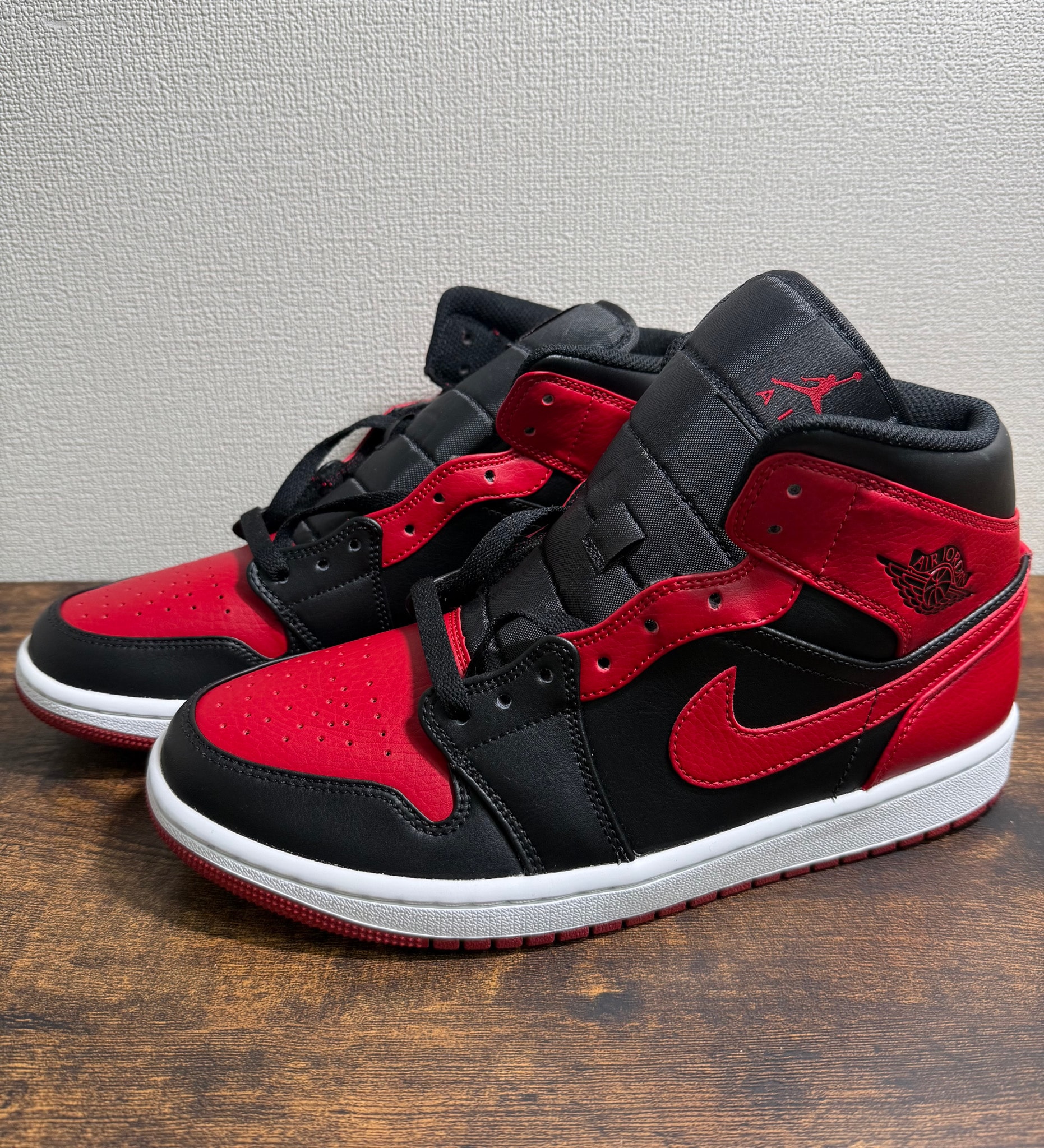 Nike Air Jordan 1 Mid "Bred"