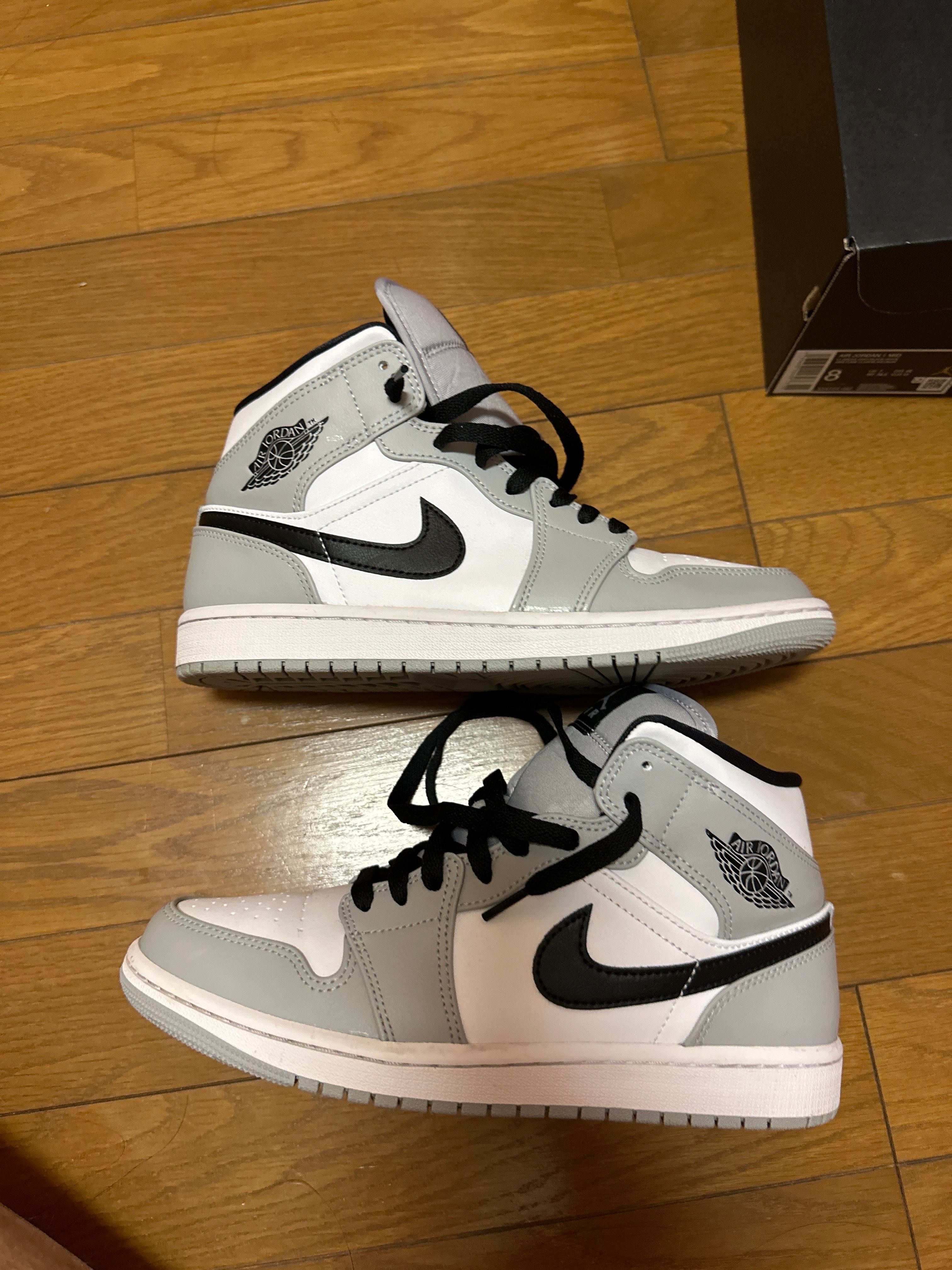 Nike Air Jordan 1 Mid "Light Smoke Grey/White/Black"