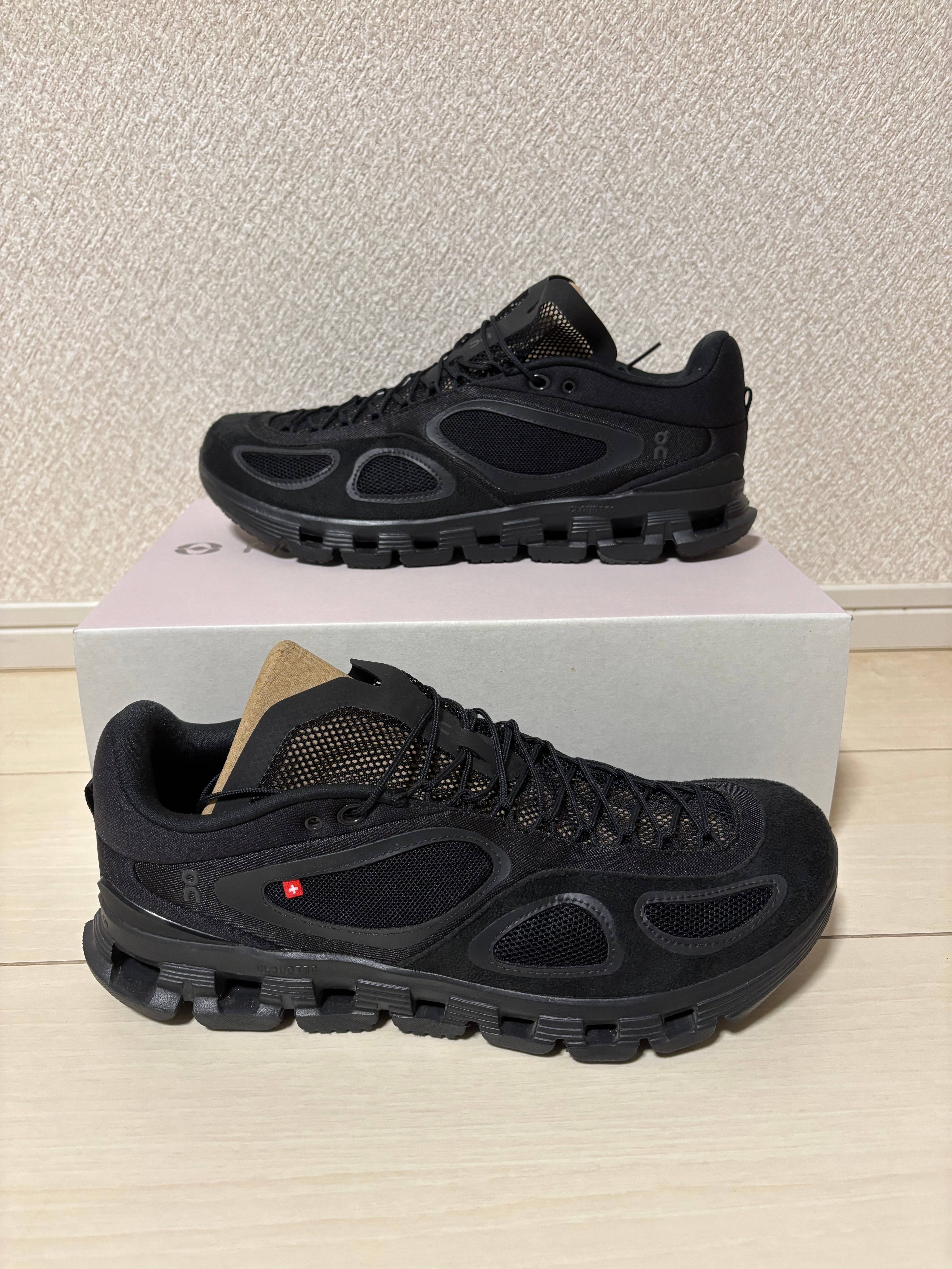 オン クラウドエックス FKA "ブラック"