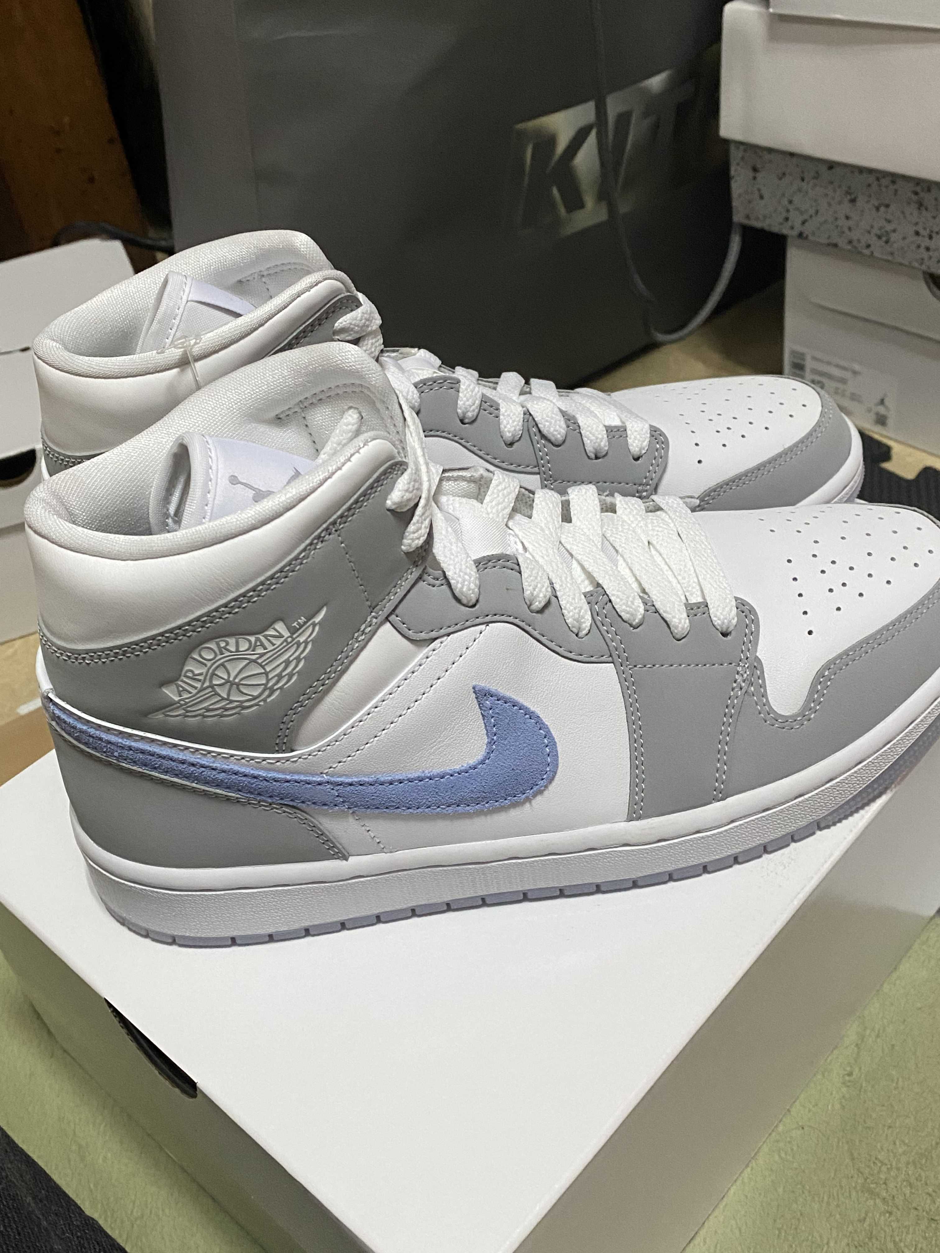Nike Women's Air Jordan 1 Mid "Wolf Grey"