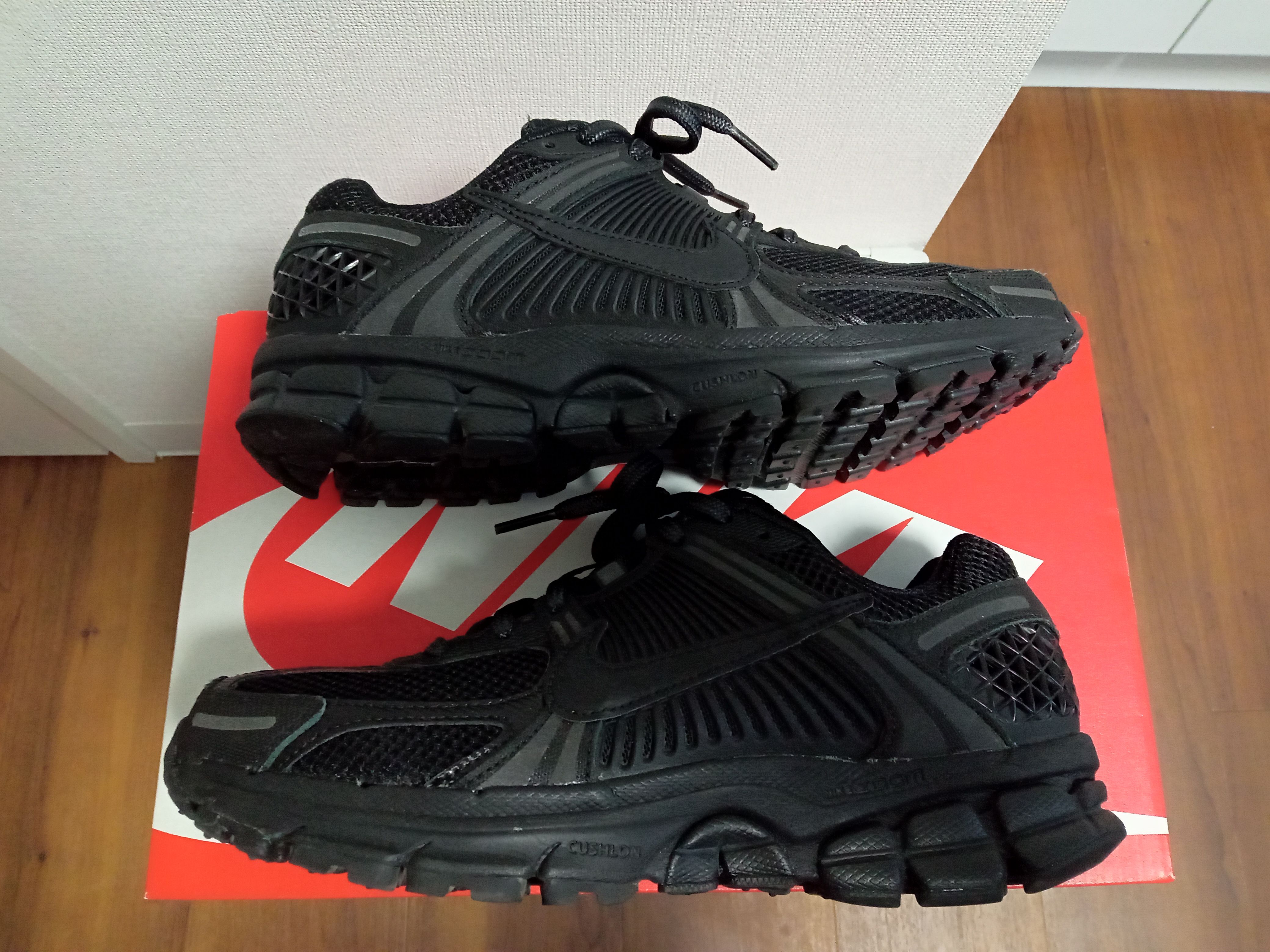 Nike Zoom Vomero 5 "Black"