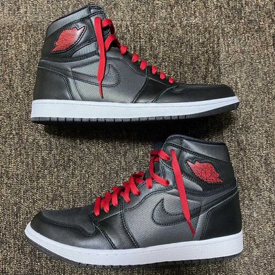 Nike Air Jordan 1 Retro High OG "Black/Metallic Silver/Gym Red"