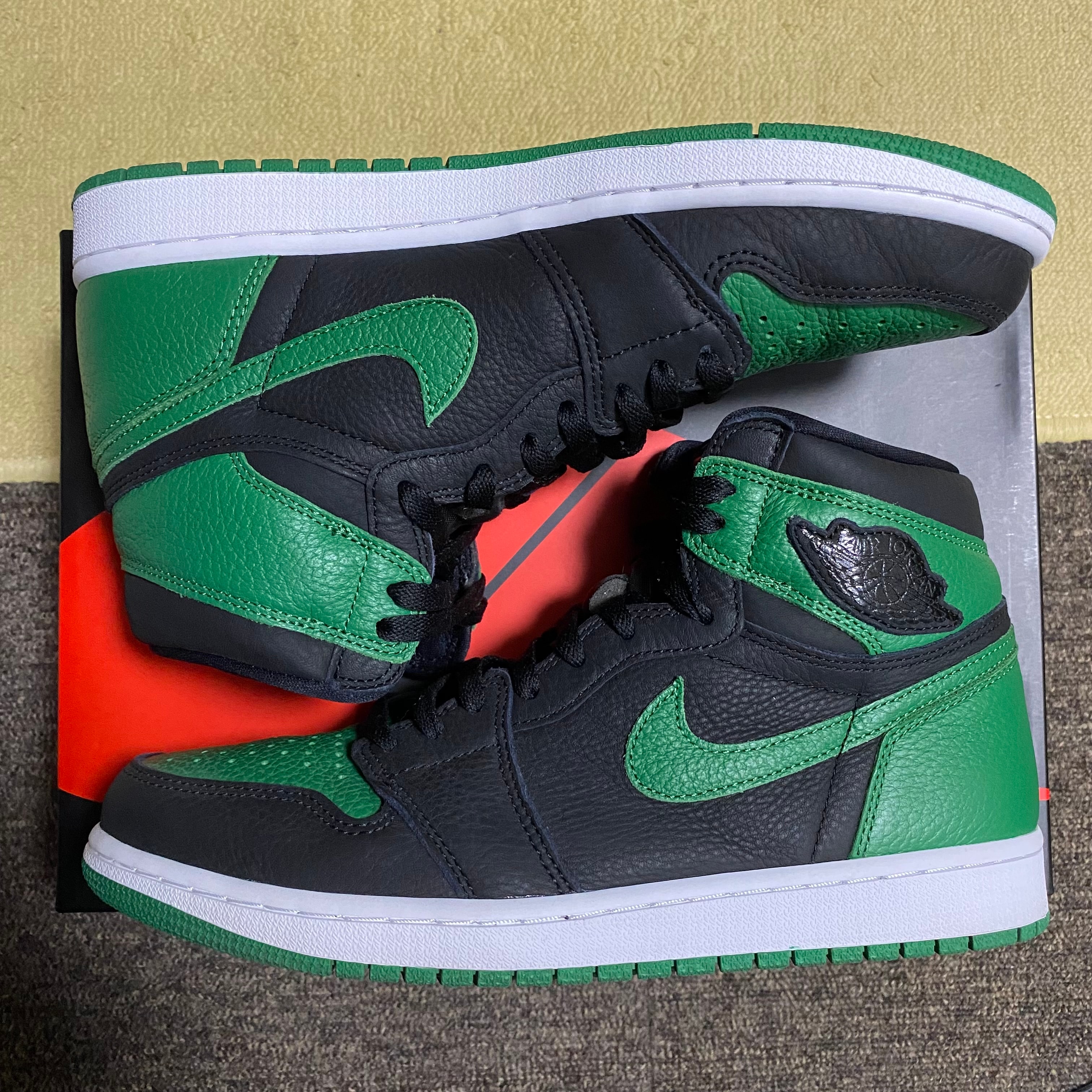 Nike Air Jordan 1 Retro High OG "Black/Pine Green" (2020)