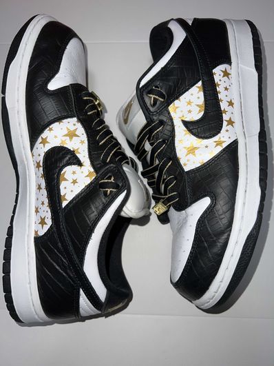 Supreme × Nike SB Dunk Low OG QS Gold Stars "White/Black"
