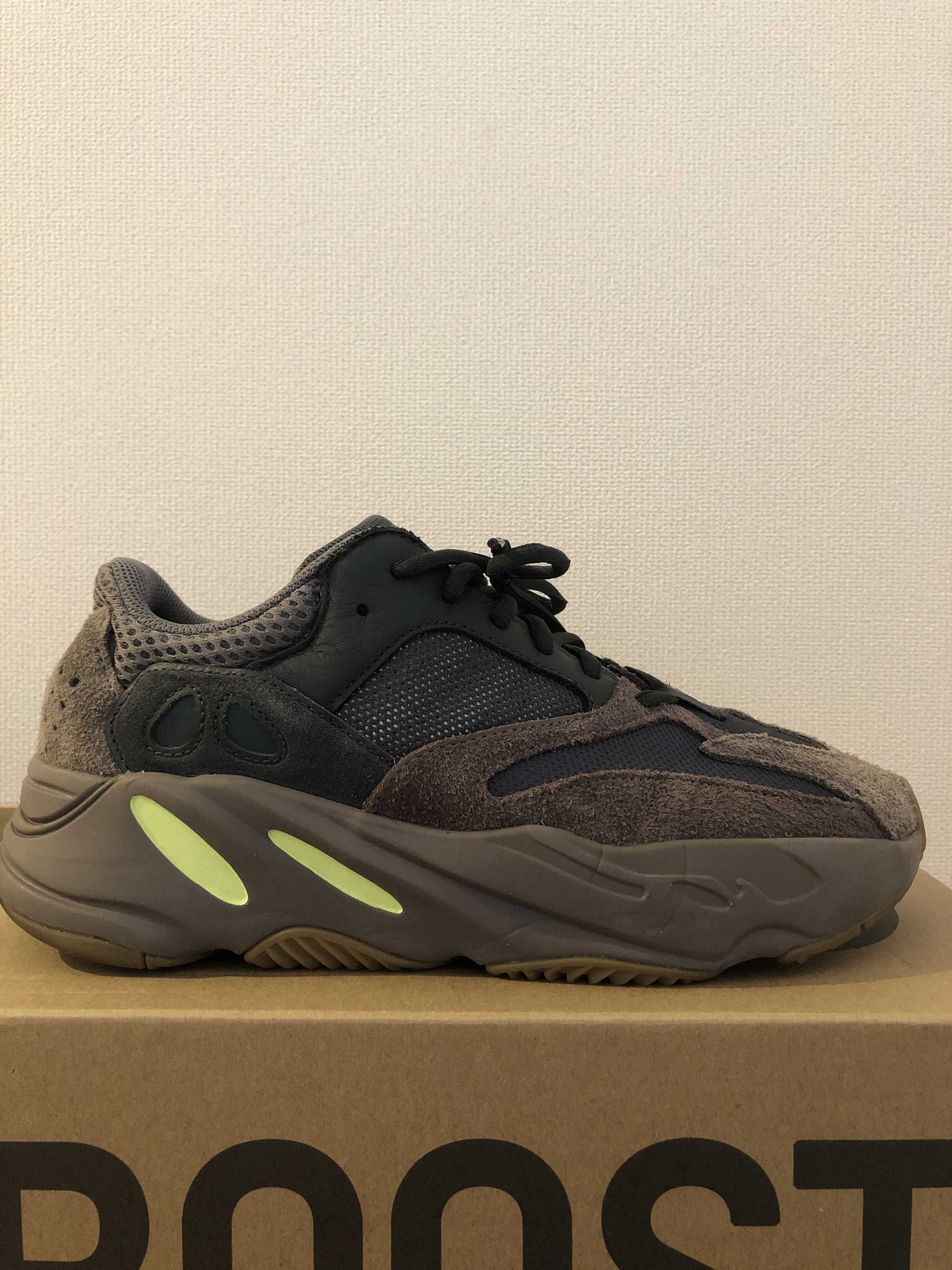 YEEZY BOOST 700 WAVE RUNNER DARK GREY