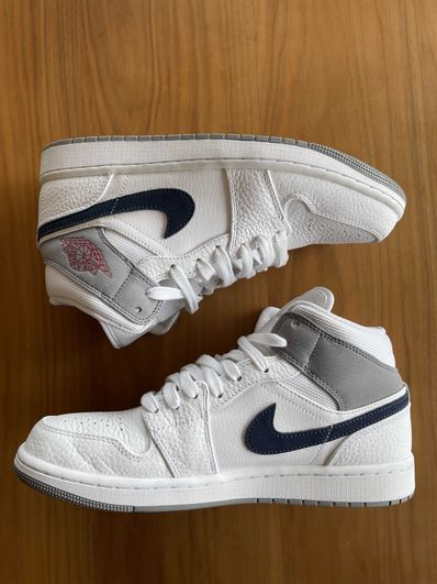 Nike Air Jordan 1 Mid "Paris"