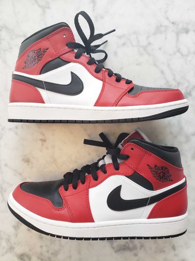 Nike Air Jordan 1 Mid "Chicago Black Toe"