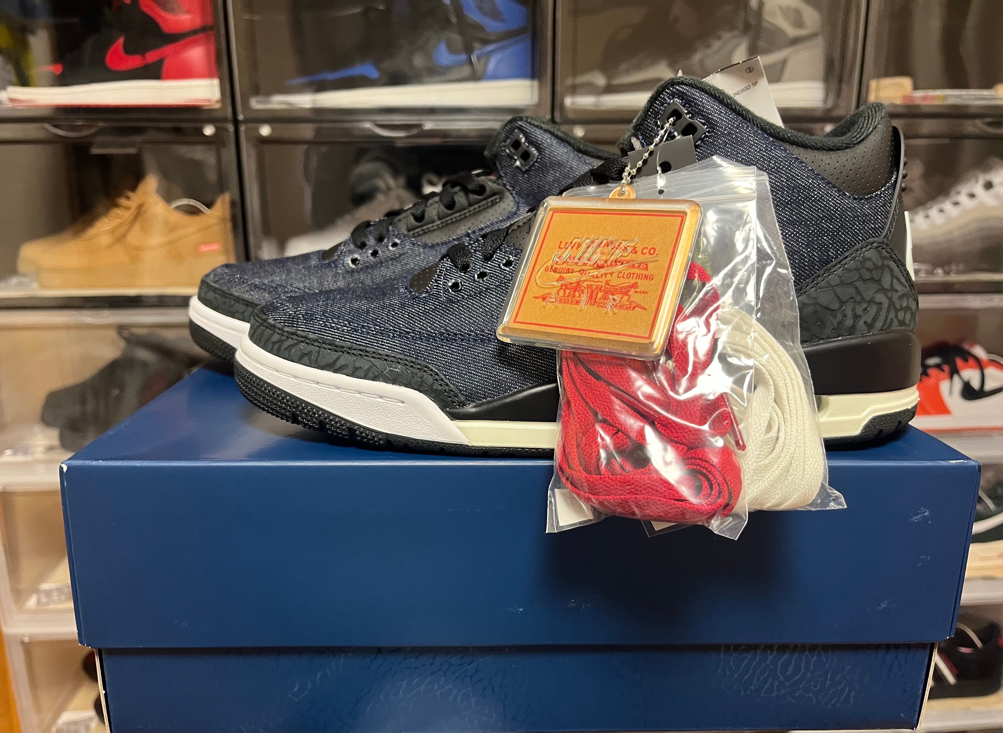 Levi’s × Nike Air Jordan 3 Retro SP "Indigo and Gym Red" (LEVI'S Tab)