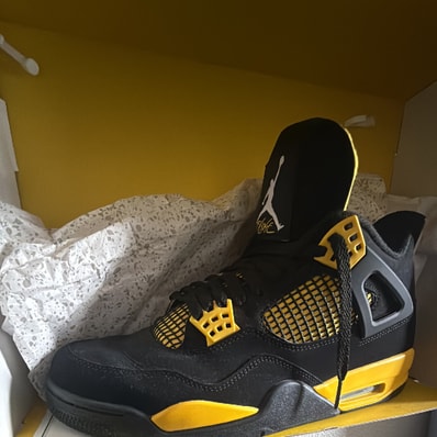 Nike Air Jordan 4 Retro "Thunder"(2023)