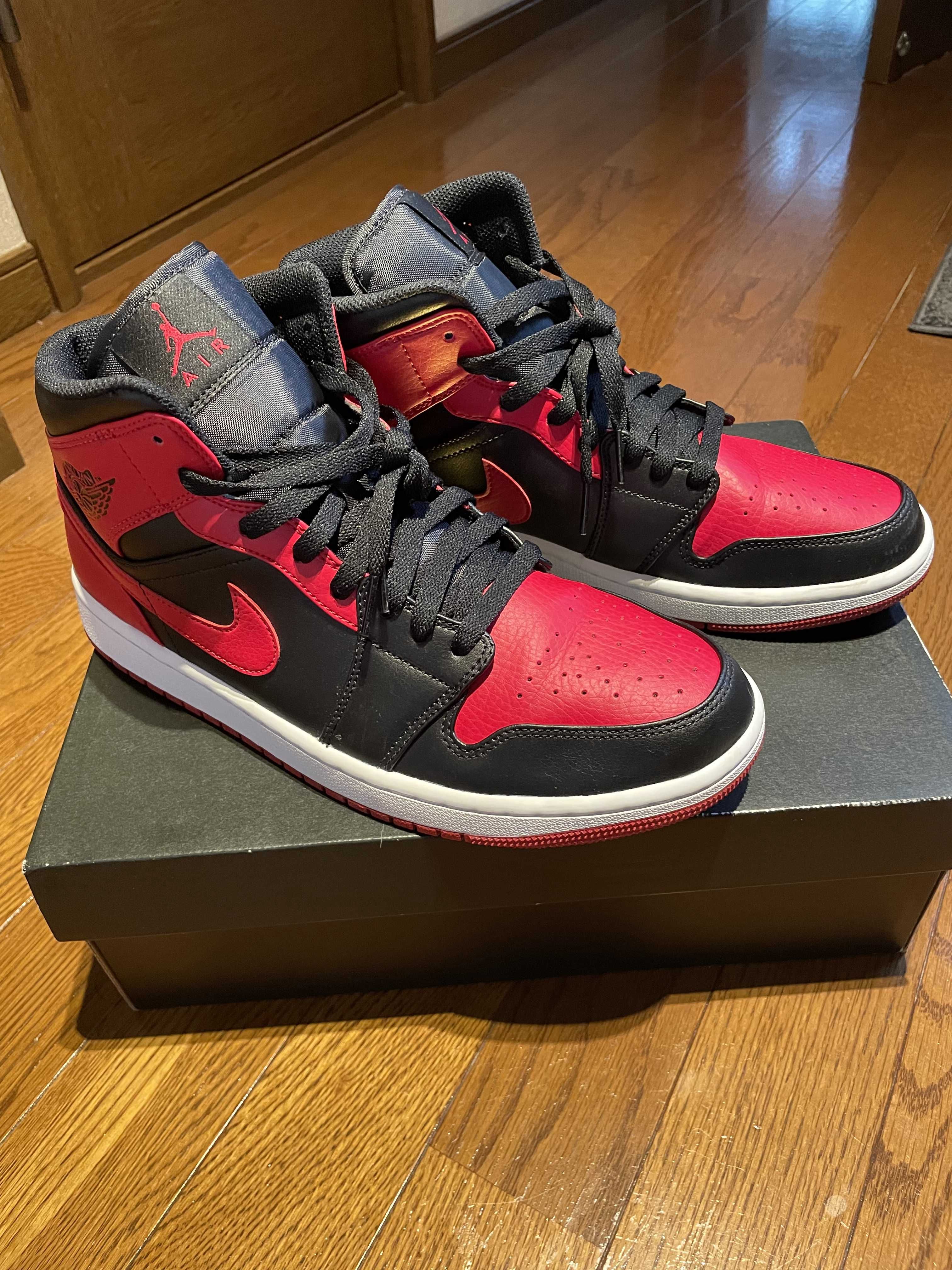 Nike Air Jordan 1 Mid "Bred"