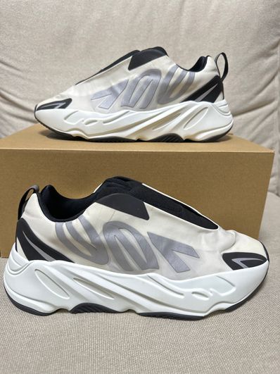 adidas YEEZY Boost 700 MNVN Analog "White"