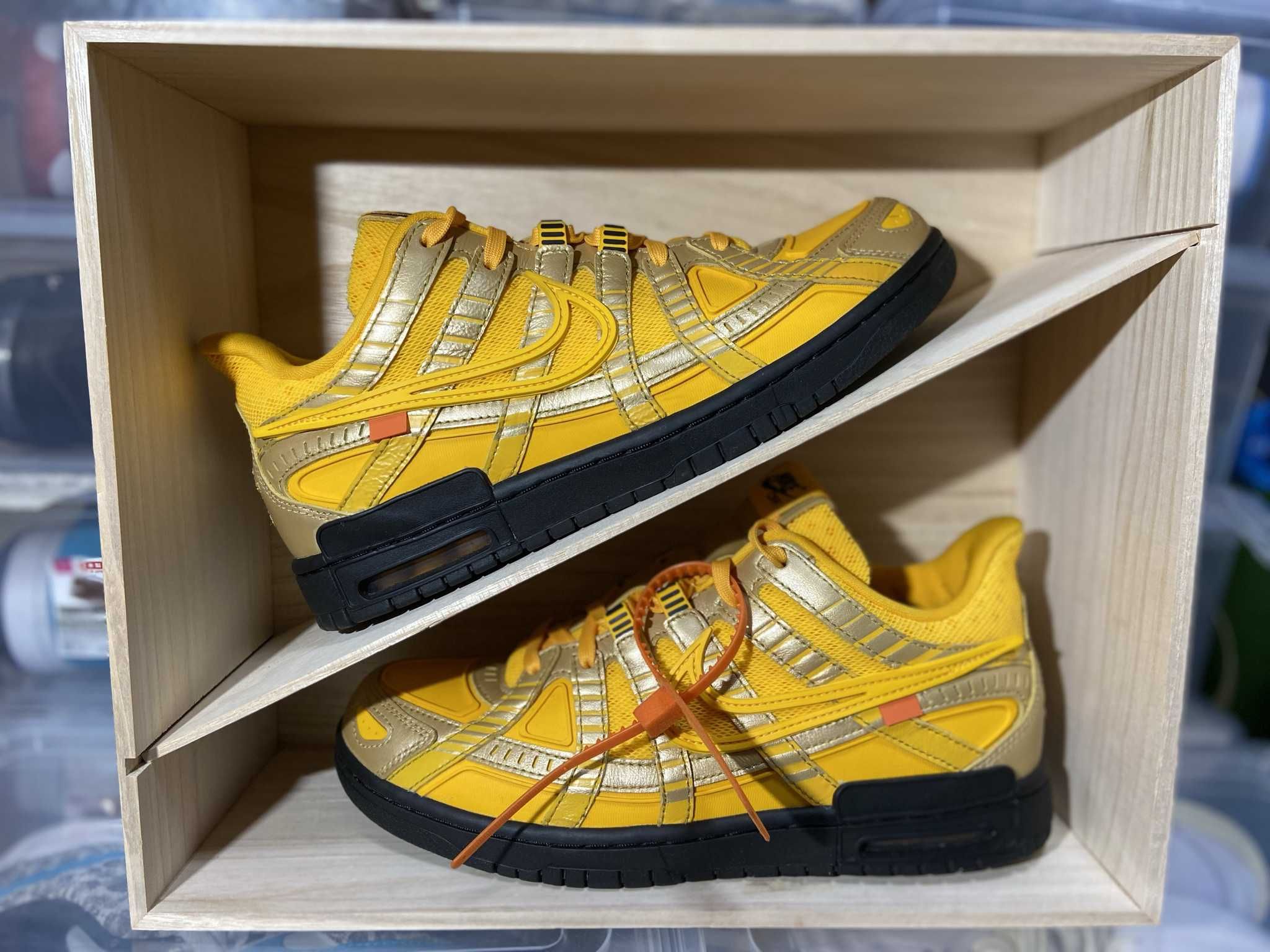 Off-White × Nike Air Rubber Dunk "University Gold" 