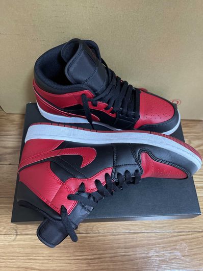 Nike Air Jordan 1 Mid "Bred"
