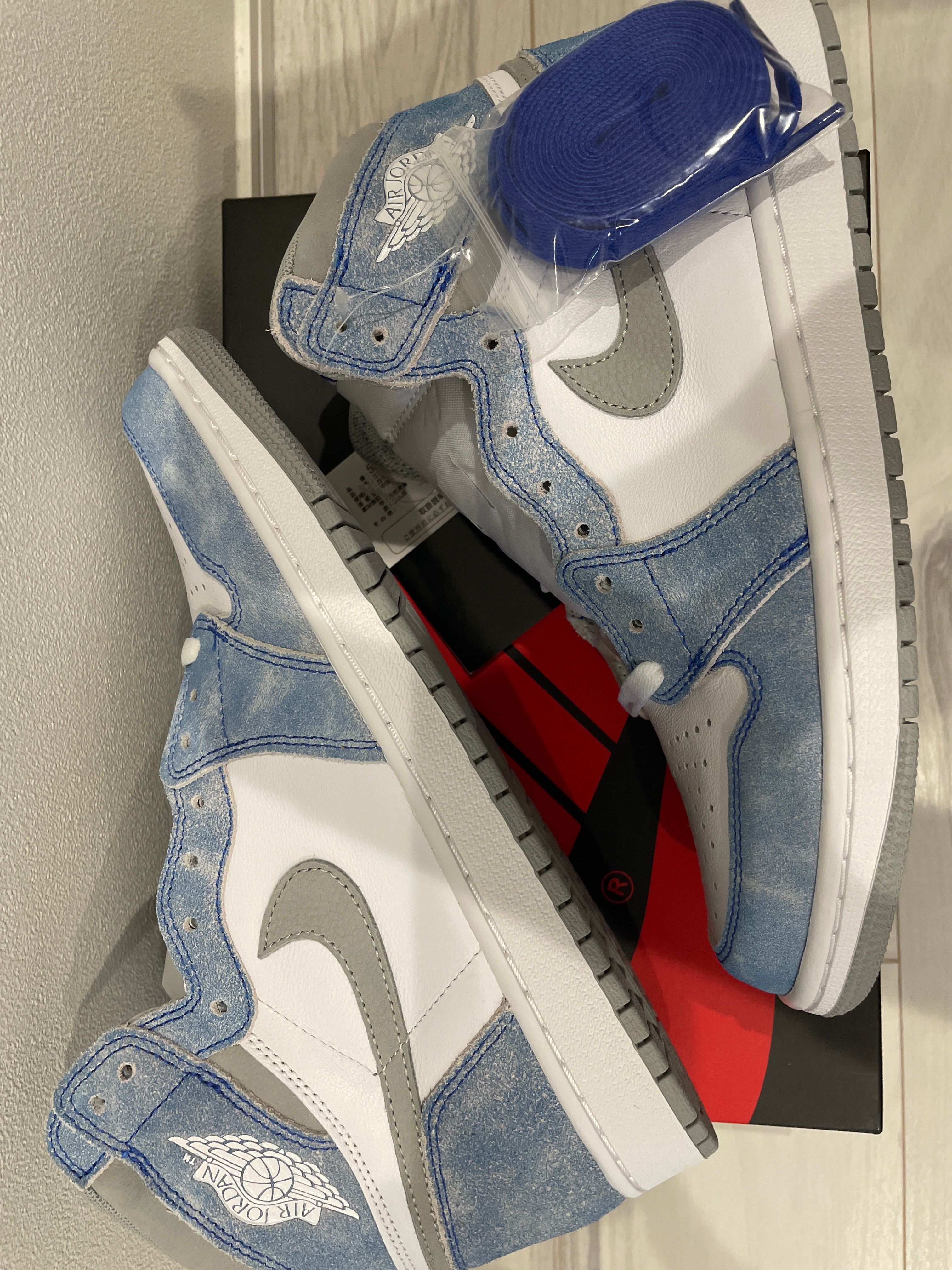 Nike Air Jordan 1 High OG "Hyper Royal"