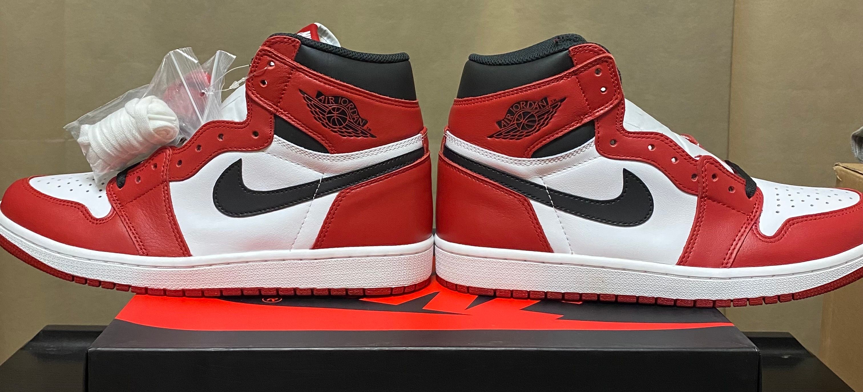 Nike Air Jordan 1 Retro High "Chicago" (2015)