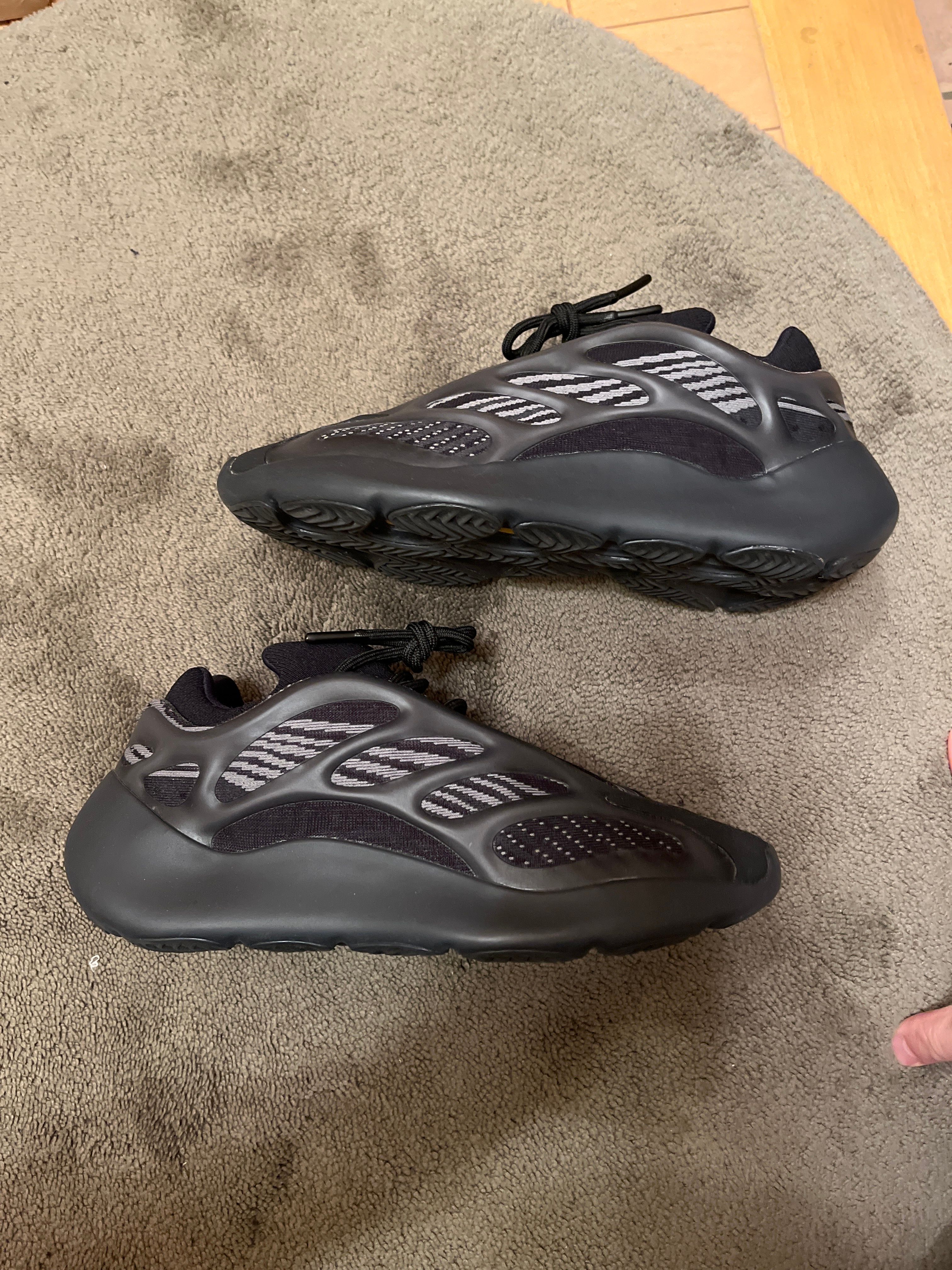adidas YEEZY 700V3 "Alvah"