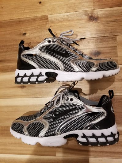 STUSSY × NIKE AIR ZOOM SPIRIDON CAGED "PURE PLATINUM/BLACK-WHITE"