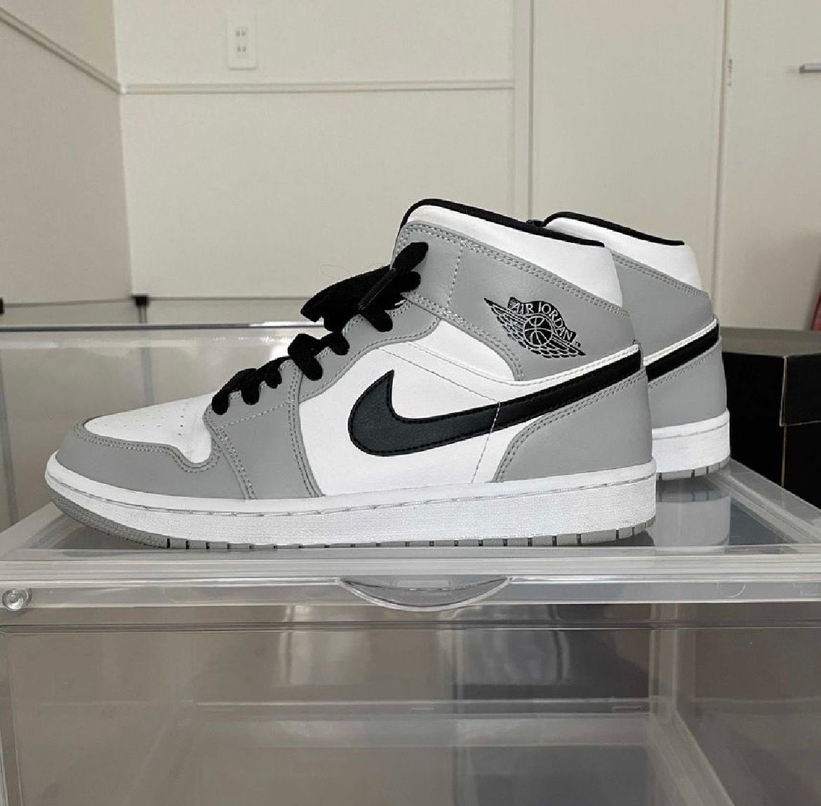 Nike Air Jordan 1 Mid "Light Smoke Grey/White/Black"
