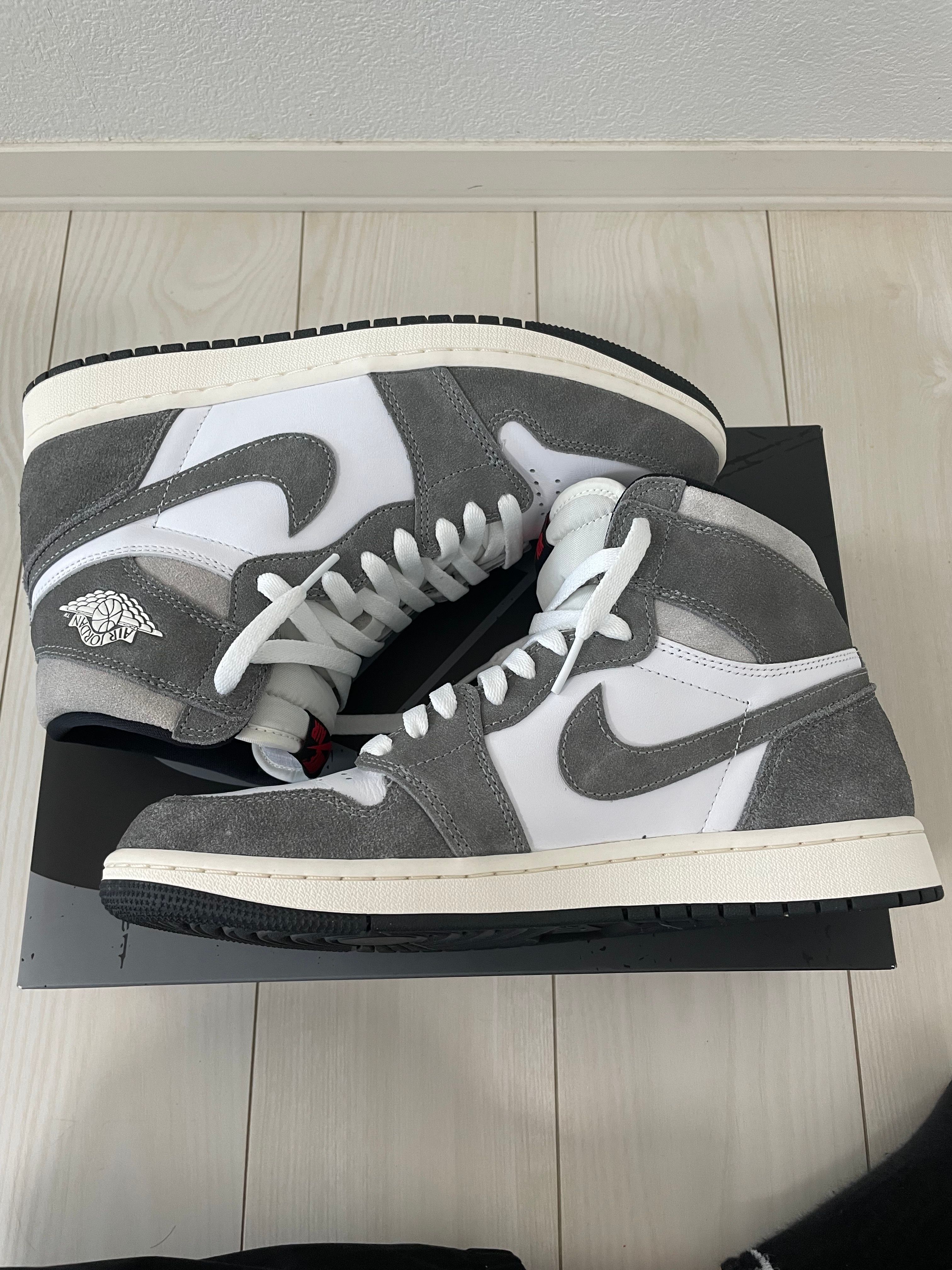 Nike Air Jordan 1 Retro High OG "Black and Smoke Grey"