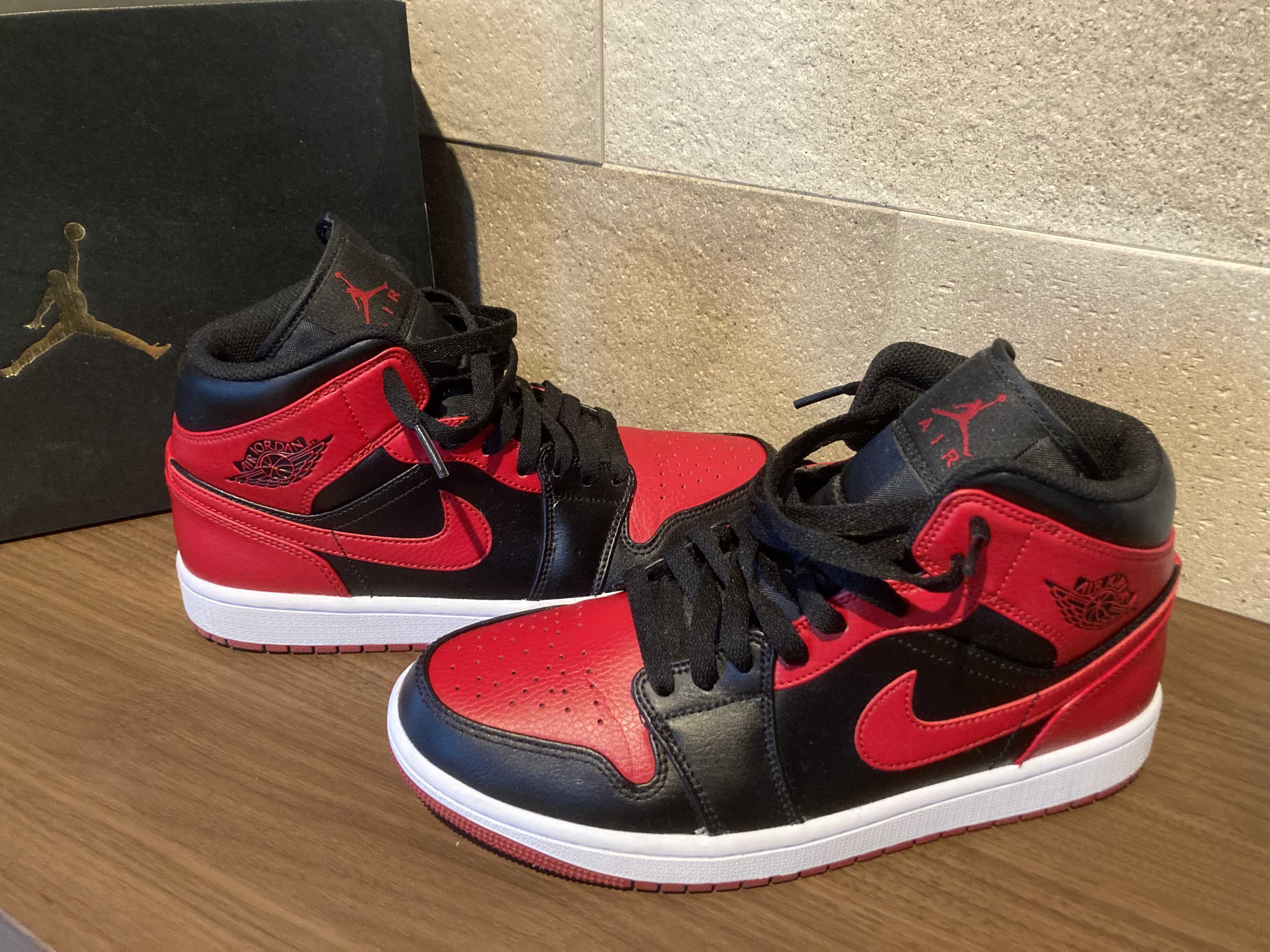 Nike Air Jordan 1 Mid "Bred"